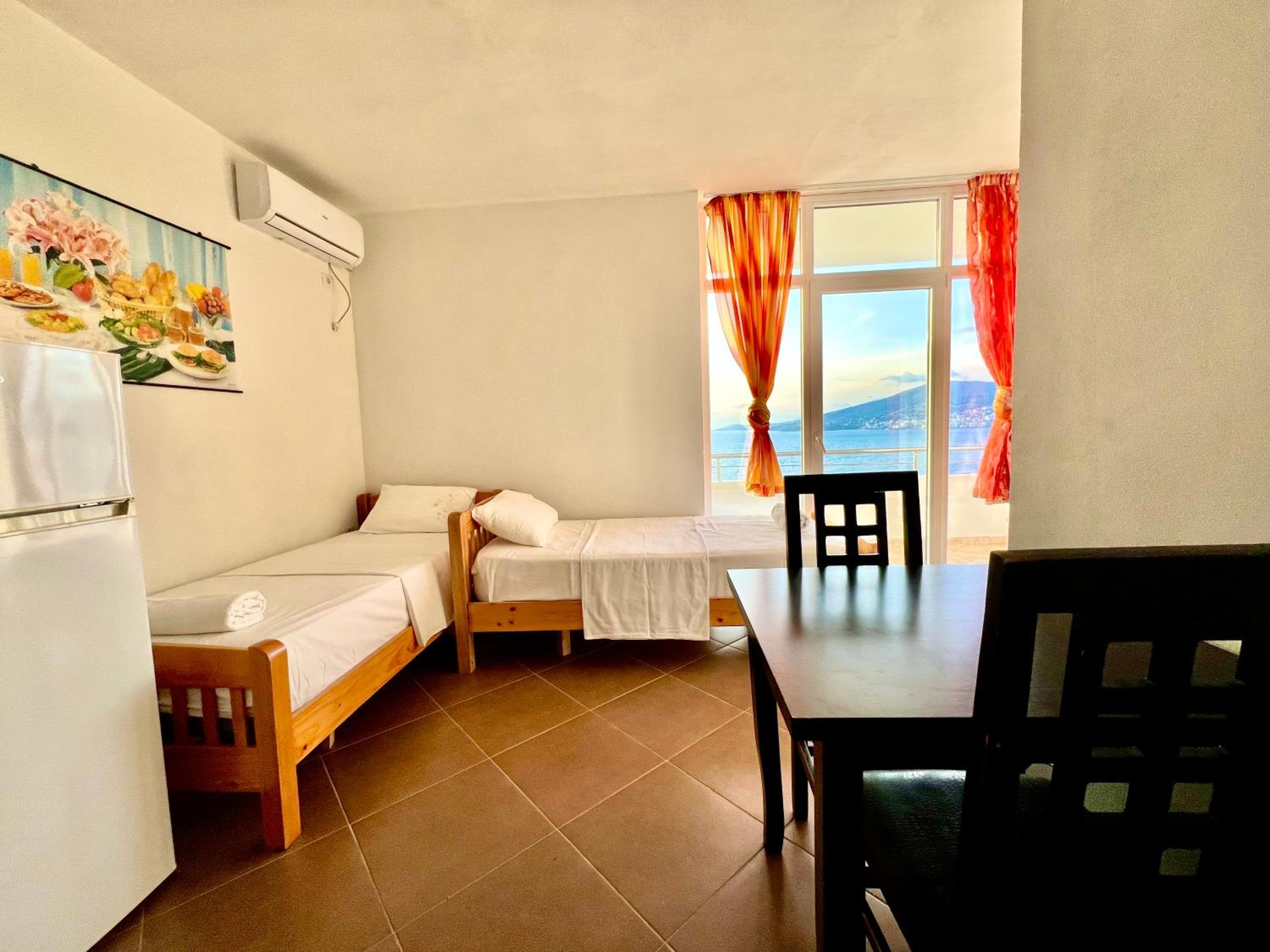 Redi's Seaview Apartments
