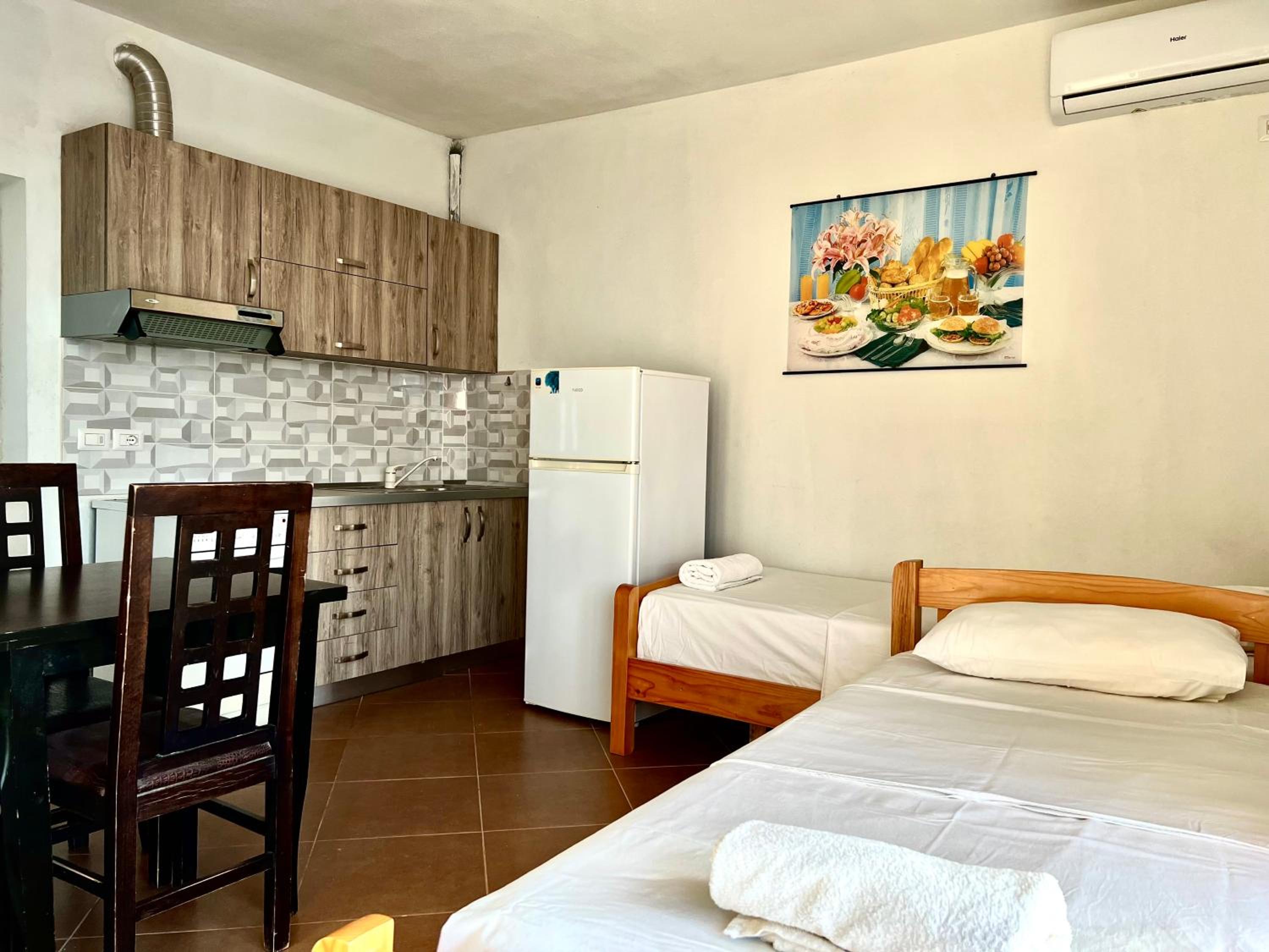 Redi's Seaview Apartments