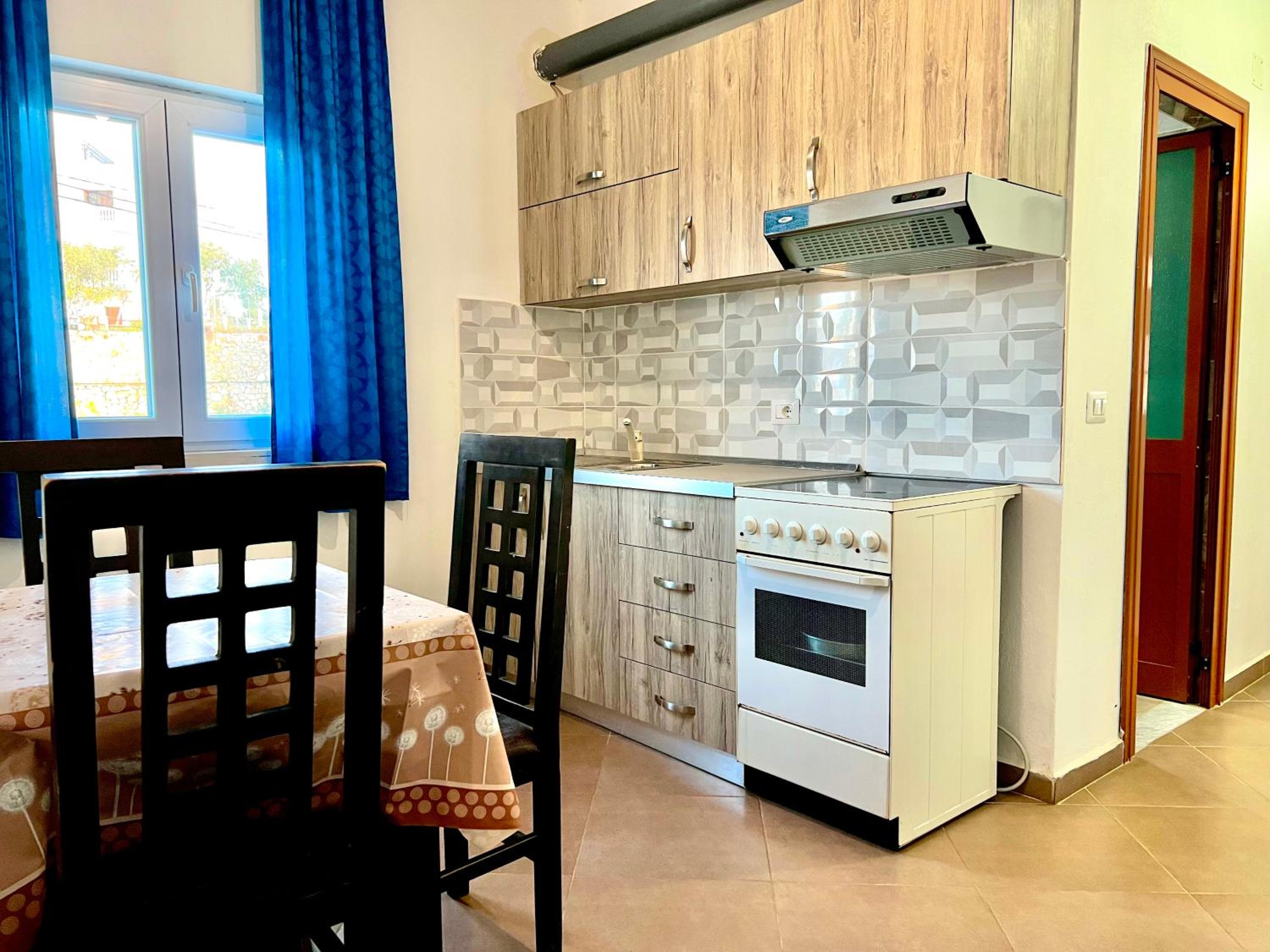 Redi's Seaview Apartments