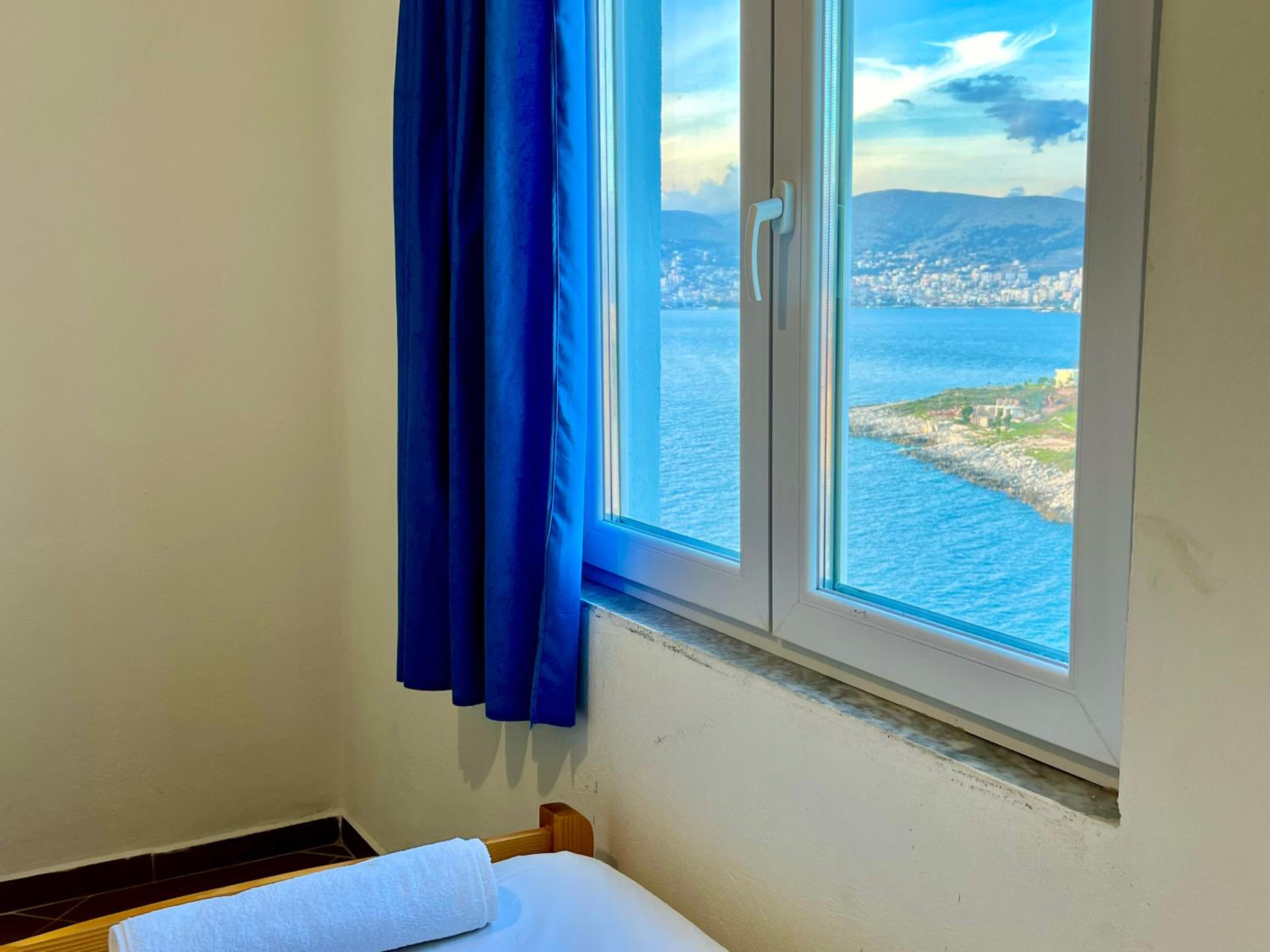 Redi's Seaview Apartments