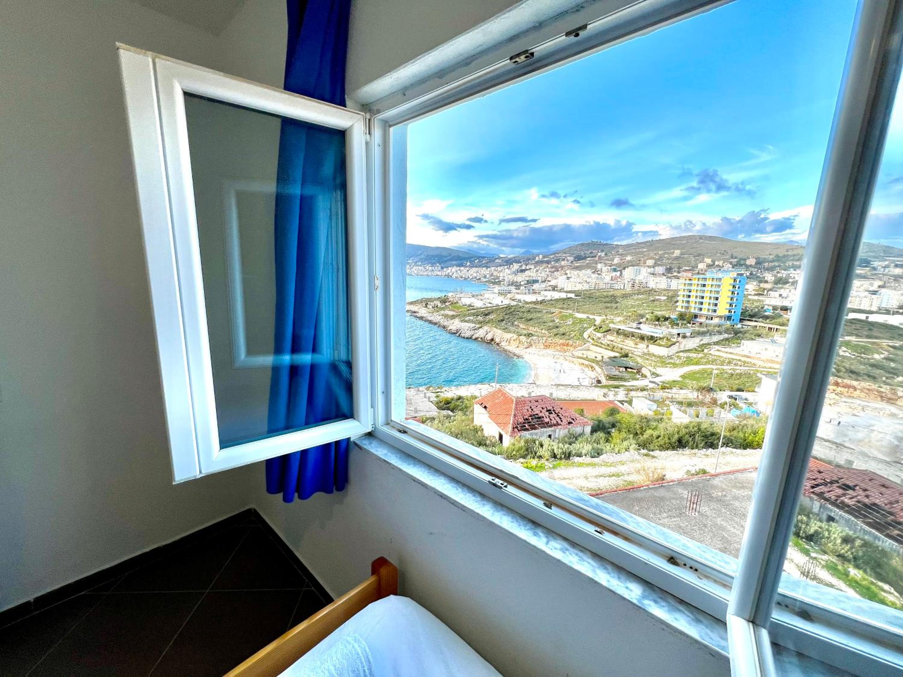 Redi's Seaview Apartments