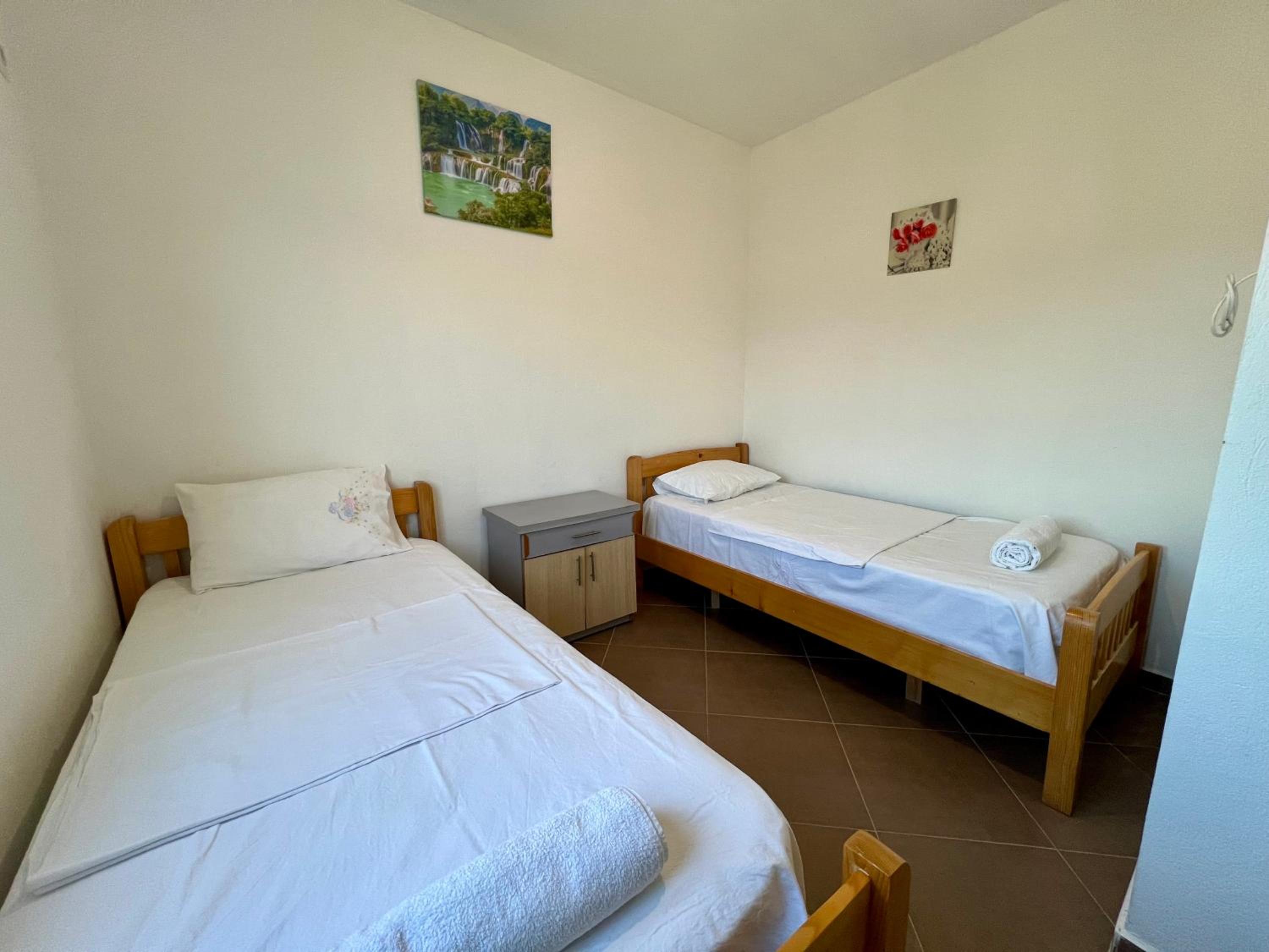 Redi's Seaview Apartments