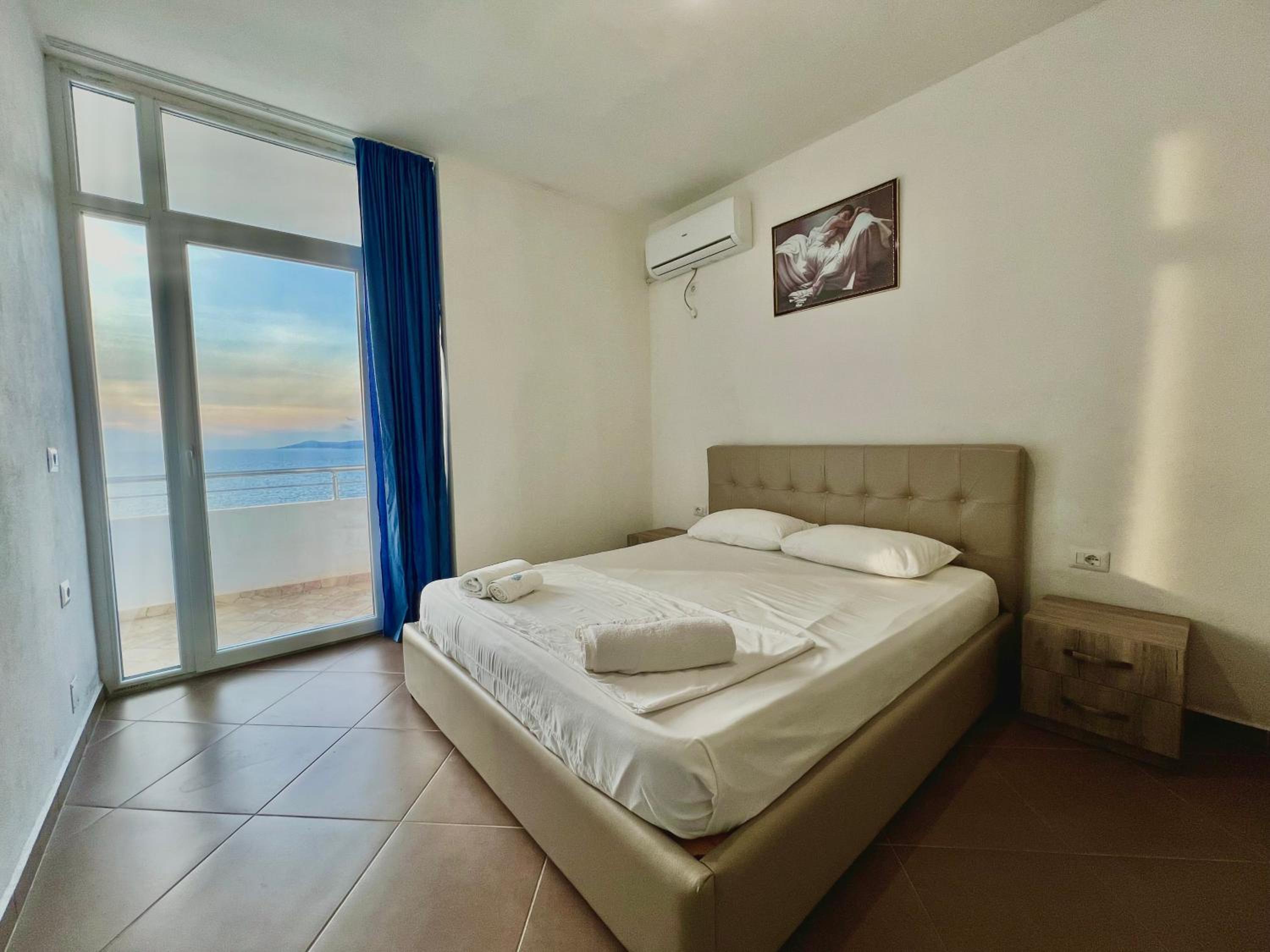 Redi's Seaview Apartments