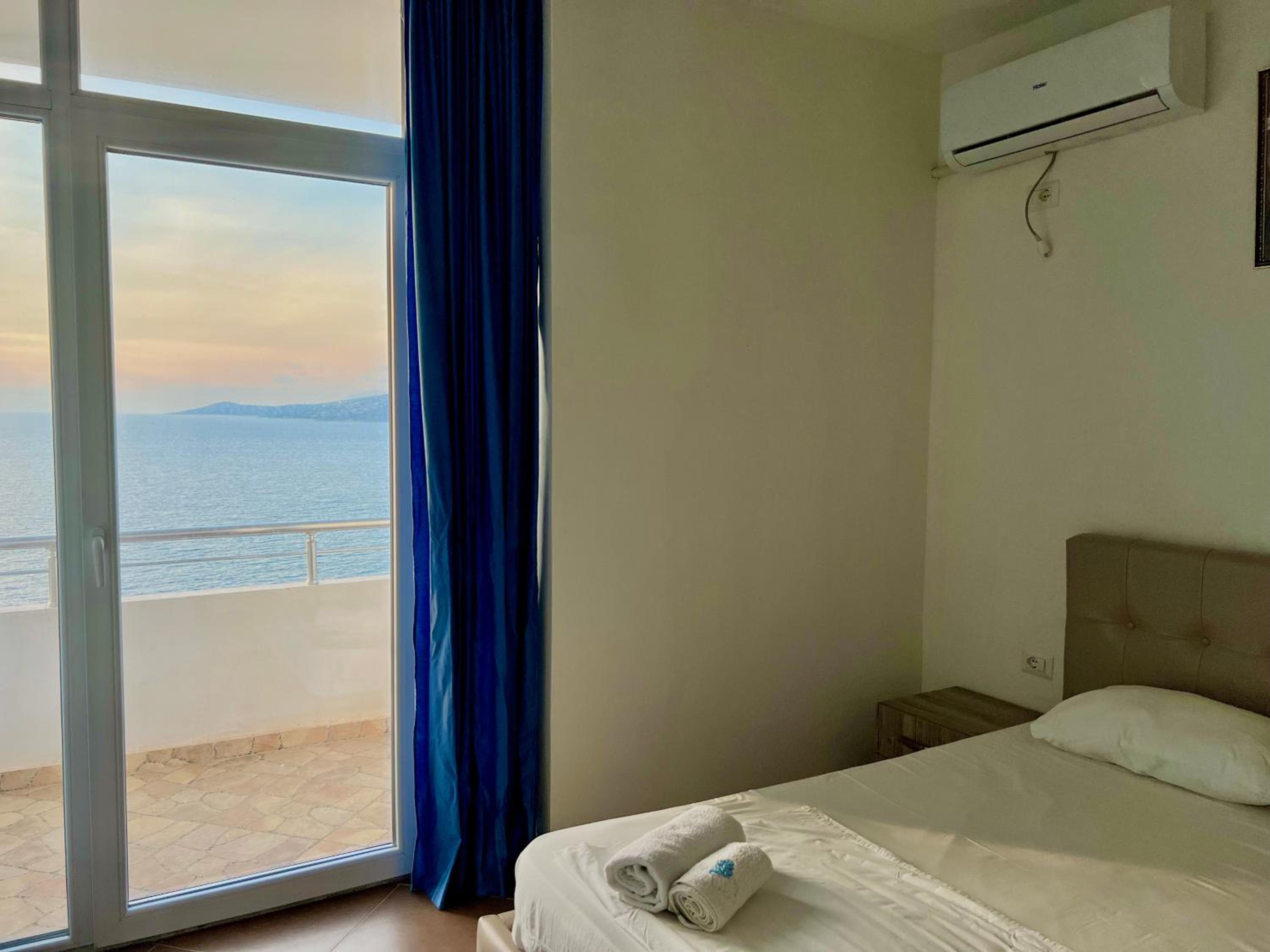 Redi's Seaview Apartments
