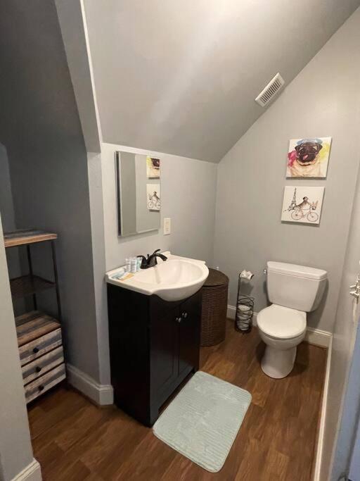 Secluded Studio Minutes From Marietta Square view 5