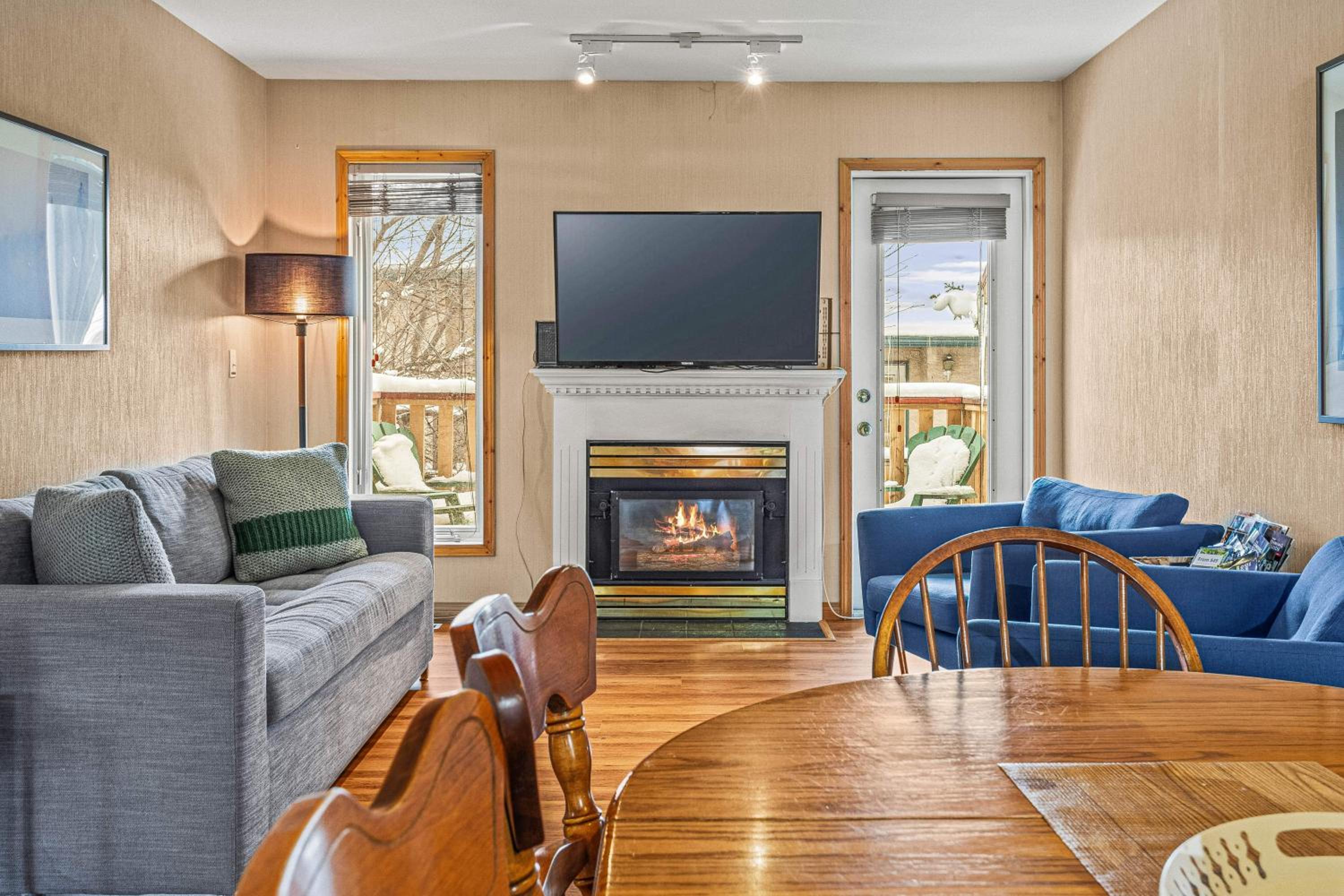 Canmore Vacations - Bow Valley Chalets-Entire 2 Bedrooms townhouse - Property Image 3