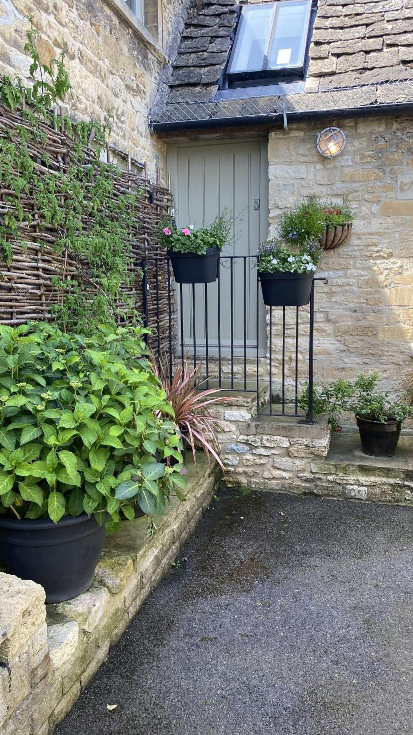 Priory Tearooms Burford with Rooms
