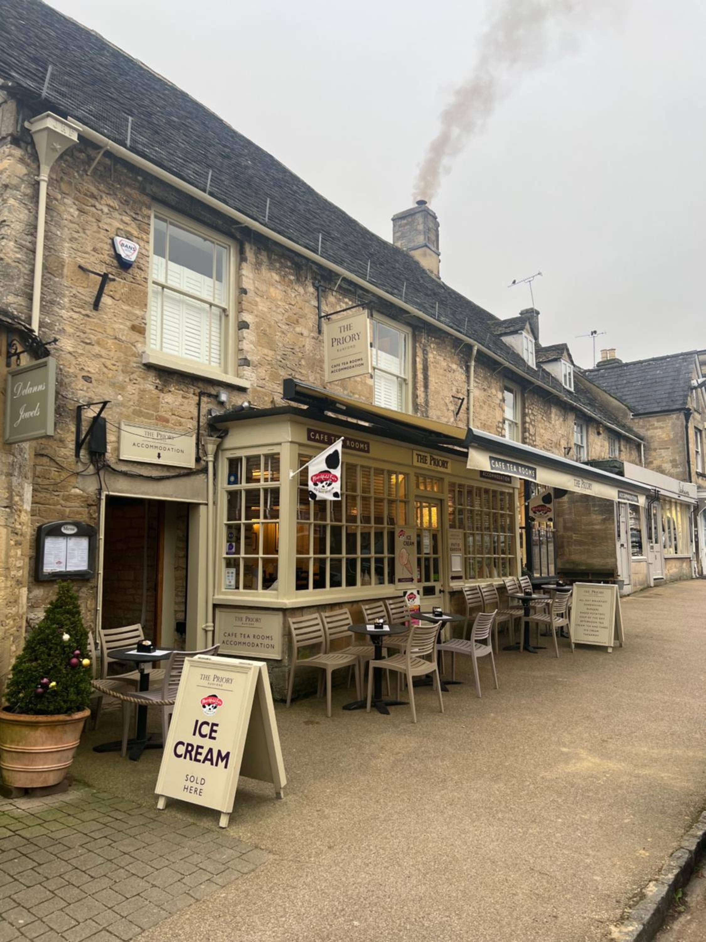 Priory Tearooms Burford with Rooms
