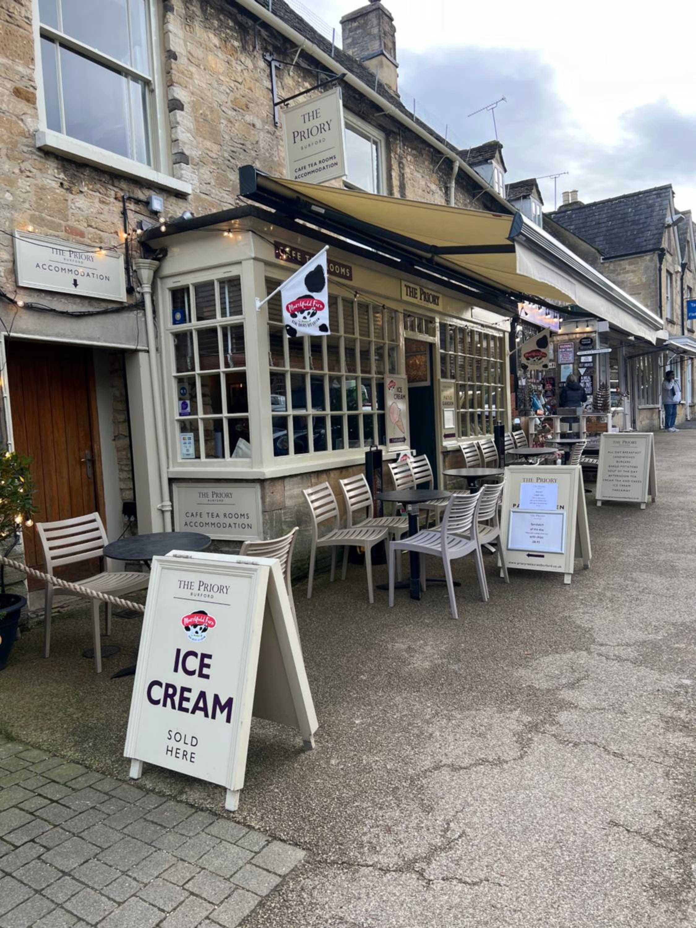 Priory Tearooms Burford with Rooms