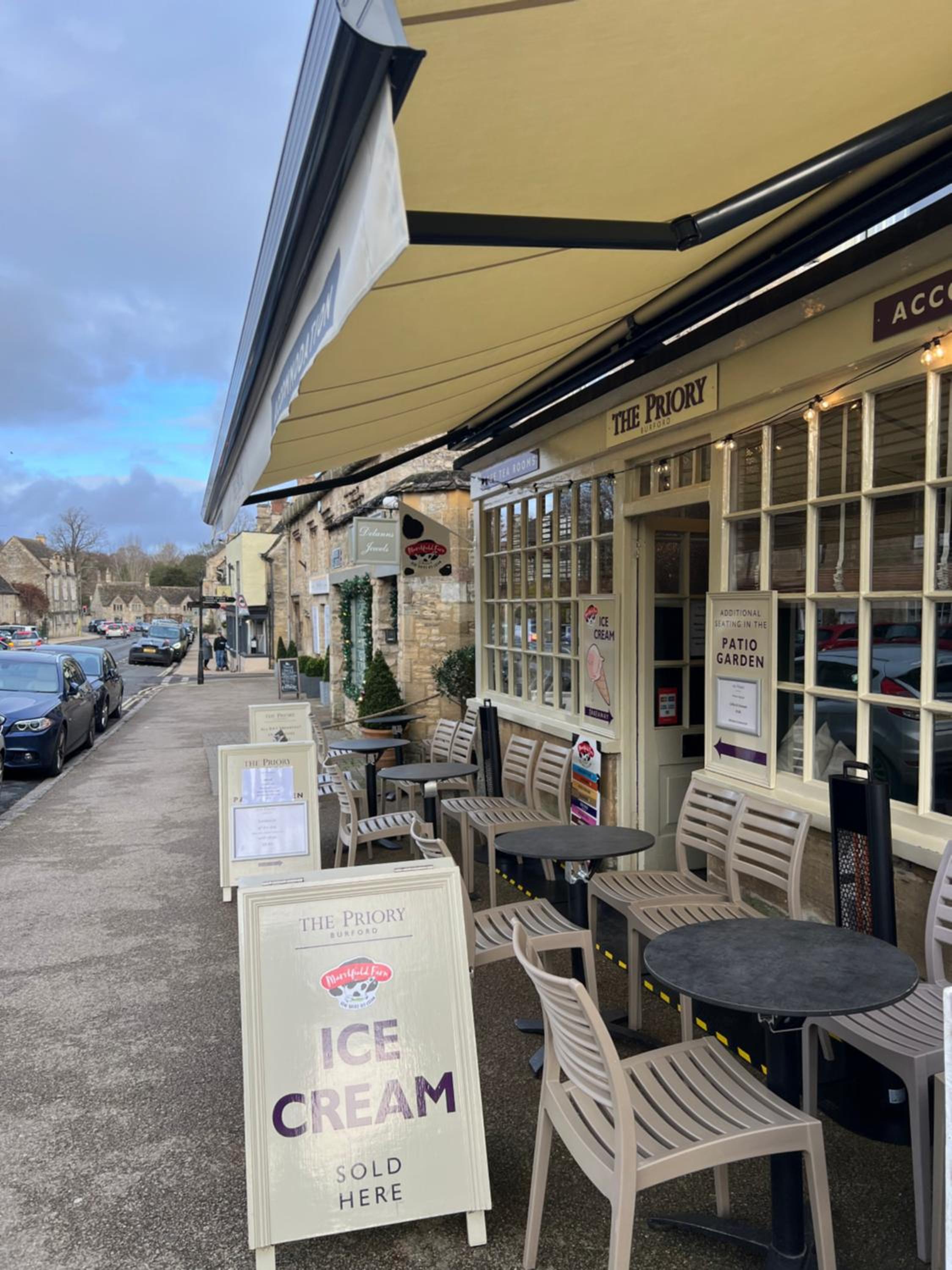 Priory Tearooms Burford with Rooms