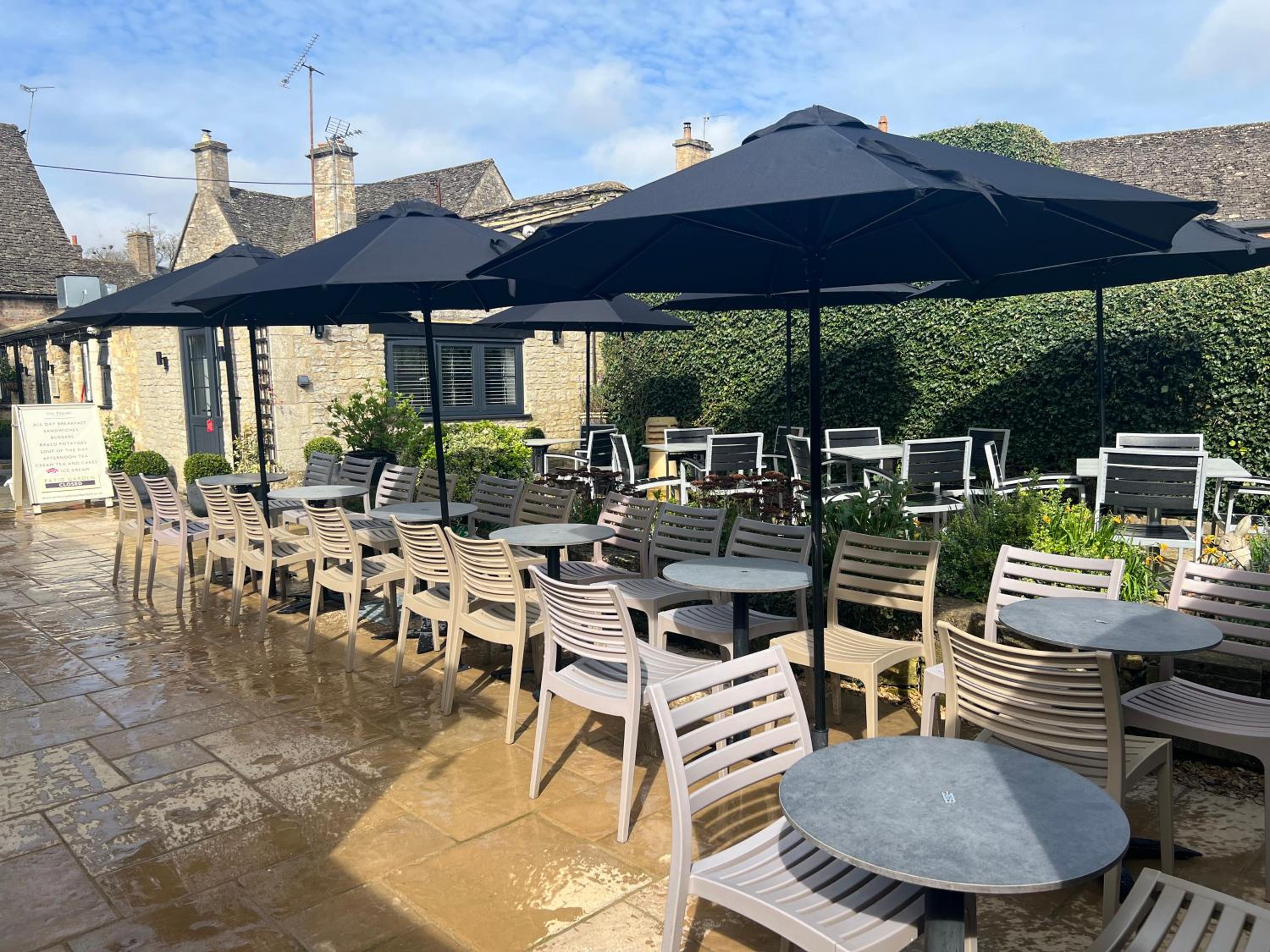 Priory Tearooms Burford with Rooms