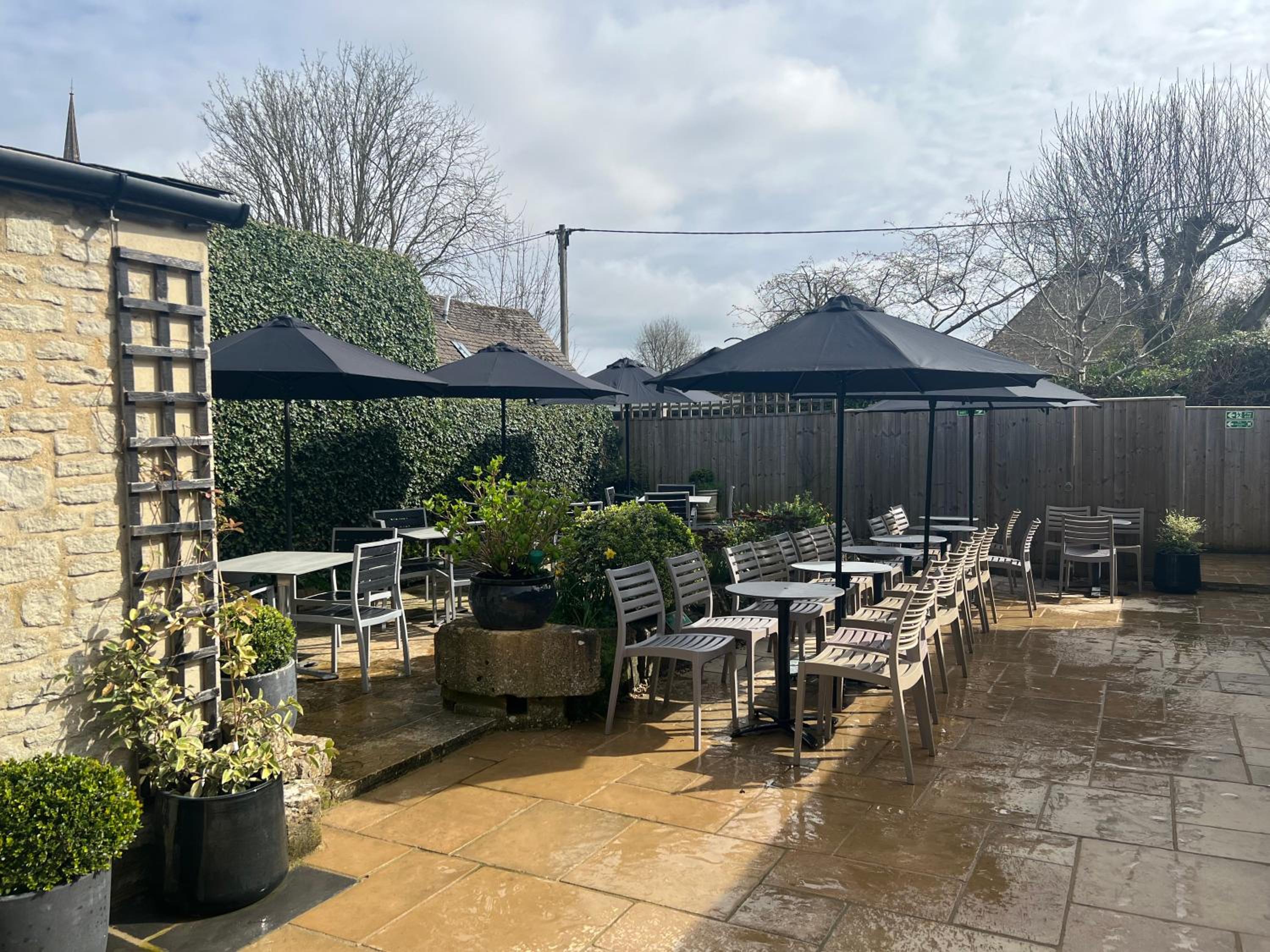 Priory Tearooms Burford with Rooms