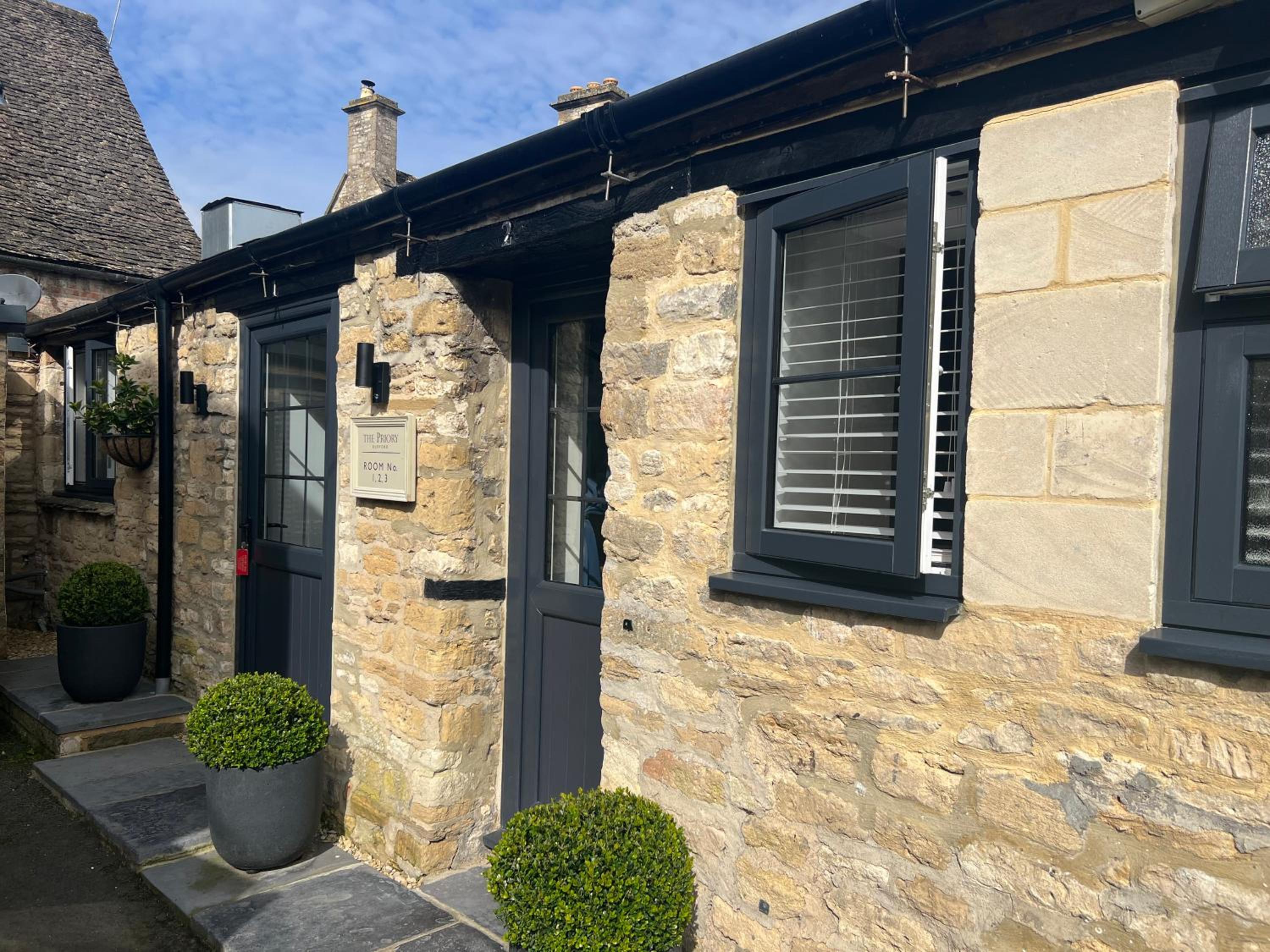 Priory Tearooms Burford with Rooms