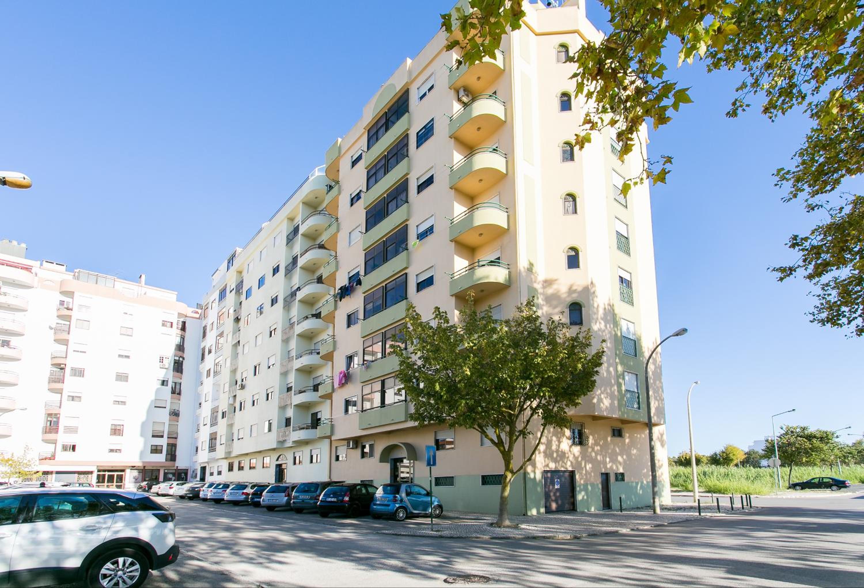 Hotel Apartamento central Setúbal sossegado e com luz - Image 1