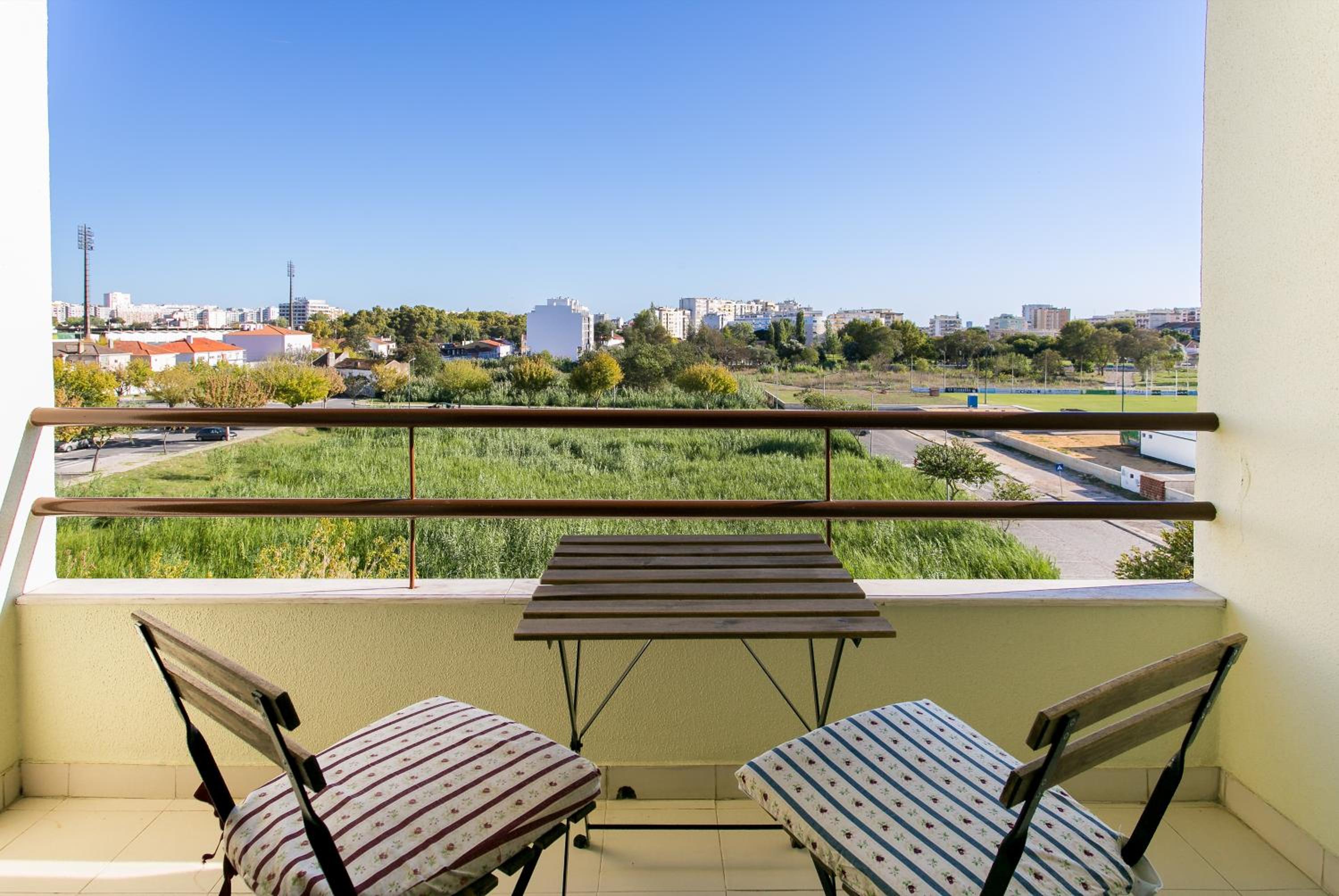 Apartamento central Setúbal sossegado e com luz view 2