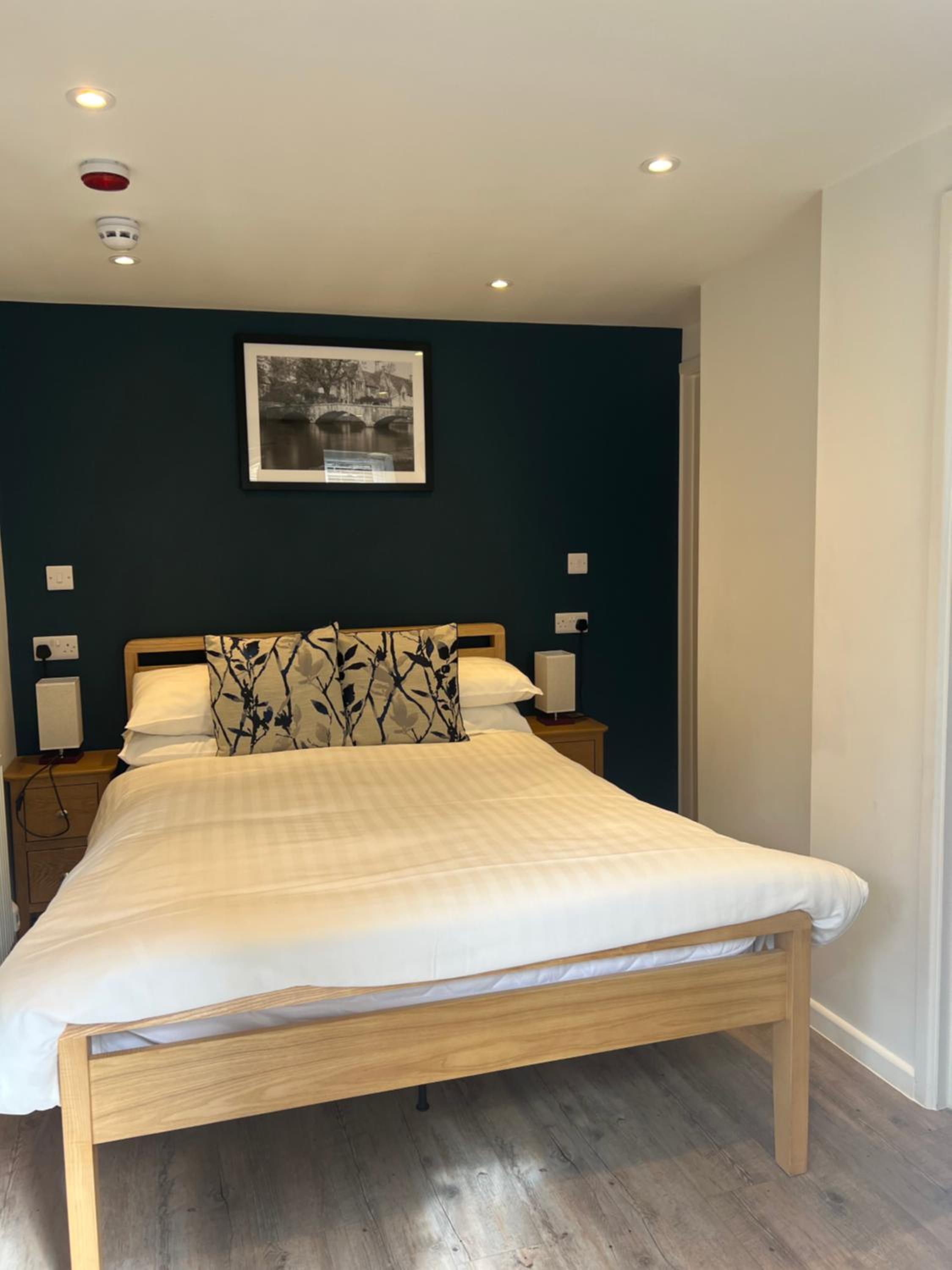 Priory Tearooms Burford with Rooms