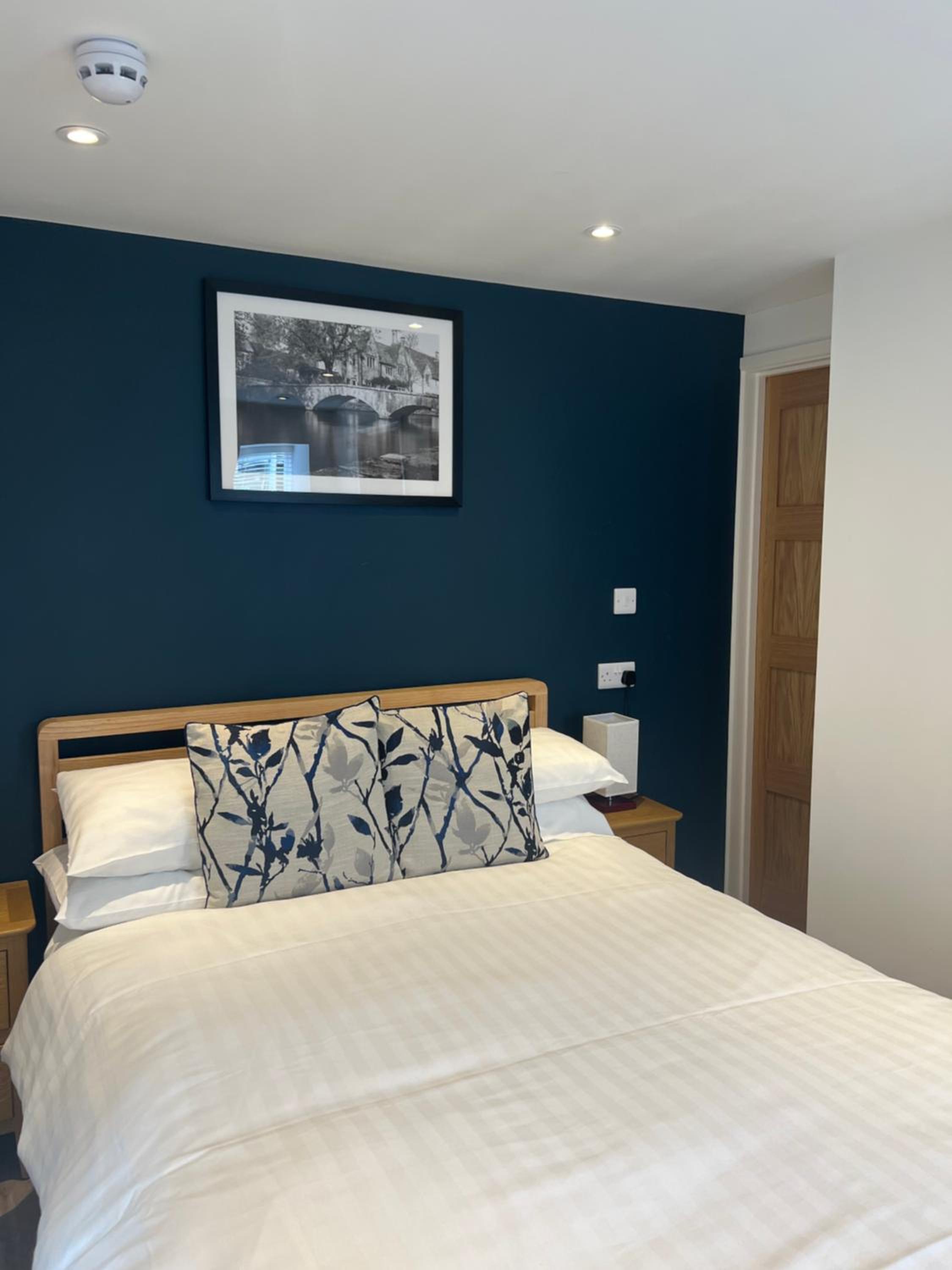 Priory Tearooms Burford with Rooms