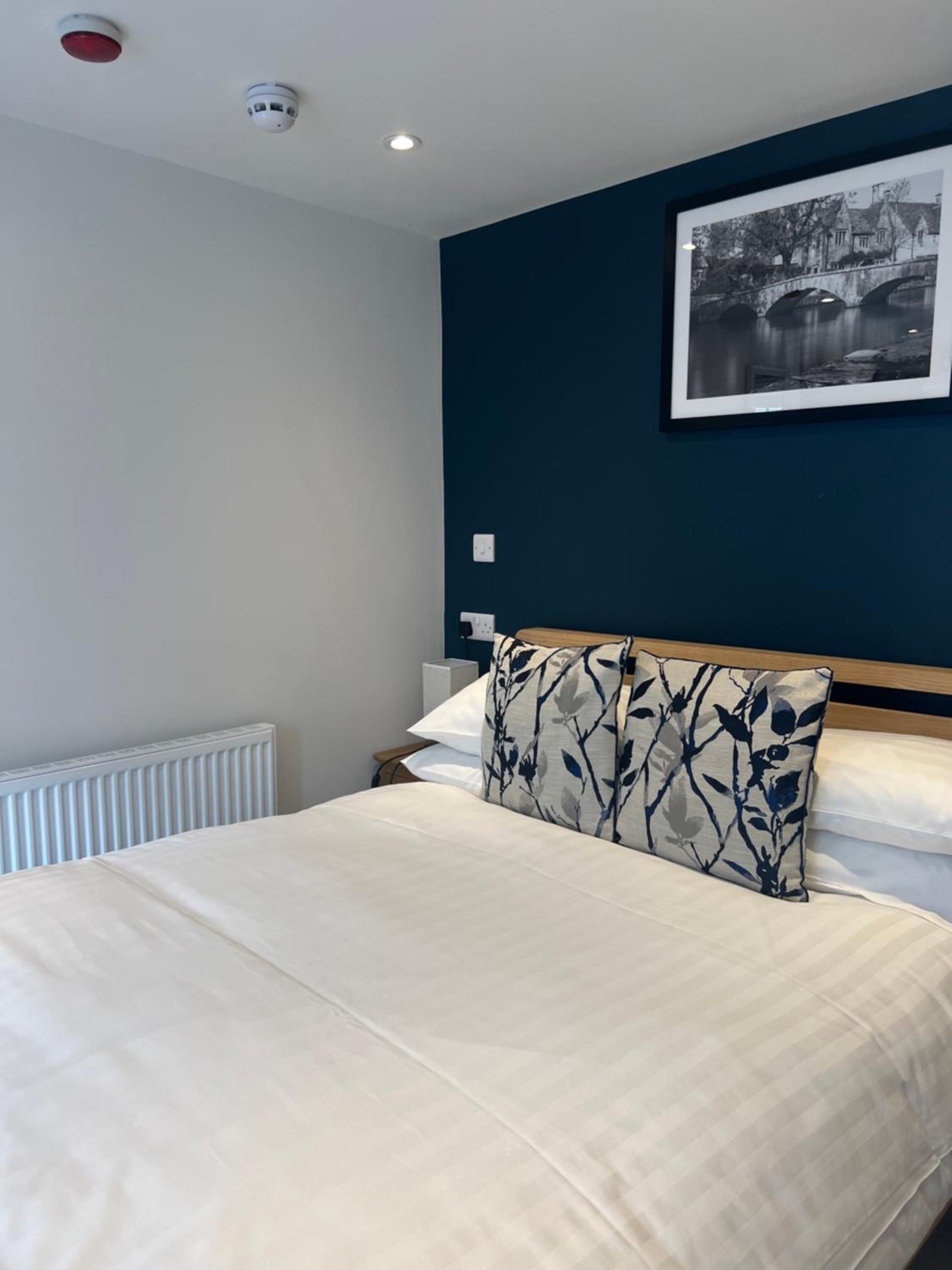 Priory Tearooms Burford with Rooms