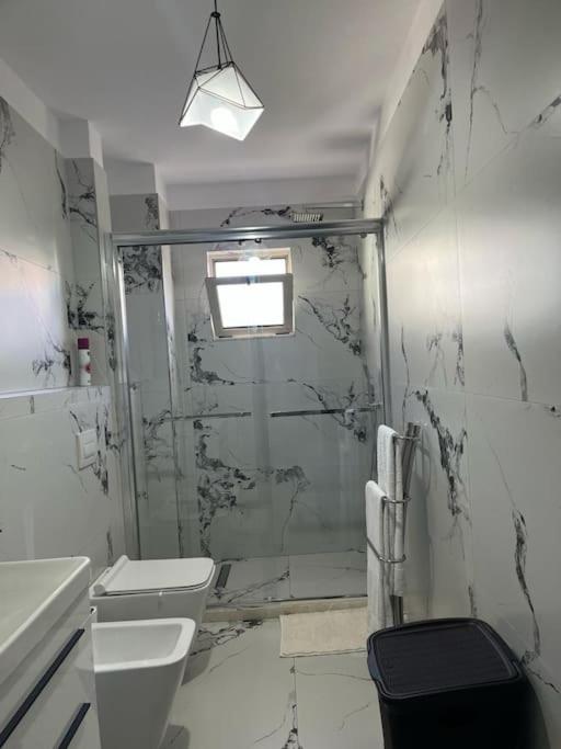 Spacious Apartment-Balcony-close Bus TIRANA Central Station-Self CheckIn 24hr-30 min Airport