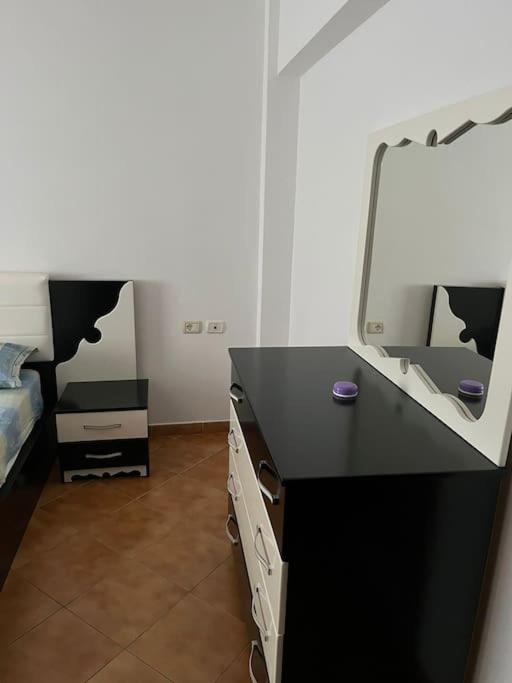 Spacious Apartment-Balcony-close Bus TIRANA Central Station-Self CheckIn 24hr-30 min Airport