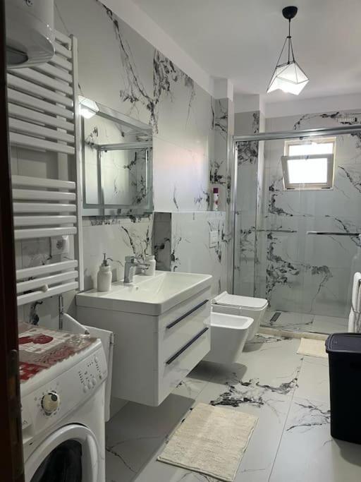 Spacious Apartment-Balcony-close Bus TIRANA Central Station-Self CheckIn 24hr-30 min Airport