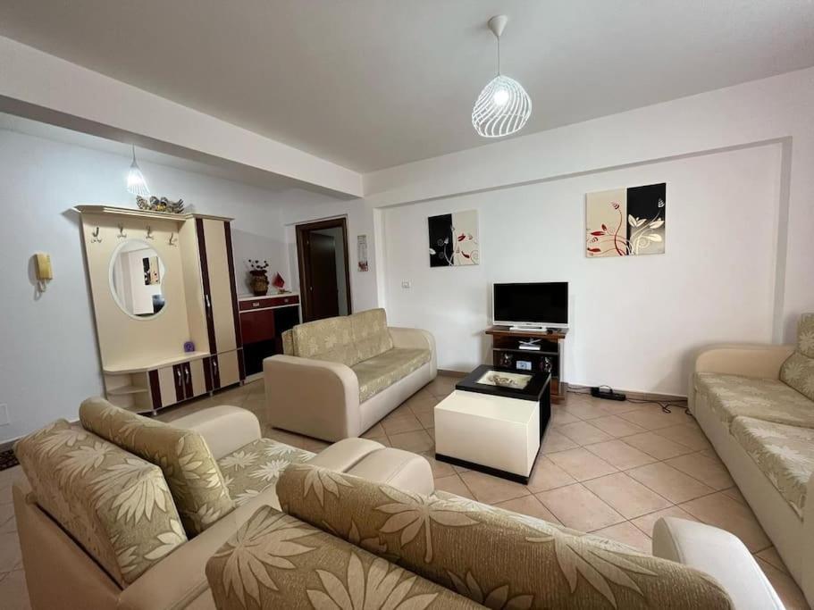 Spacious Apartment-Balcony-close Bus TIRANA Central Station-Self CheckIn 24hr-30 min Airport