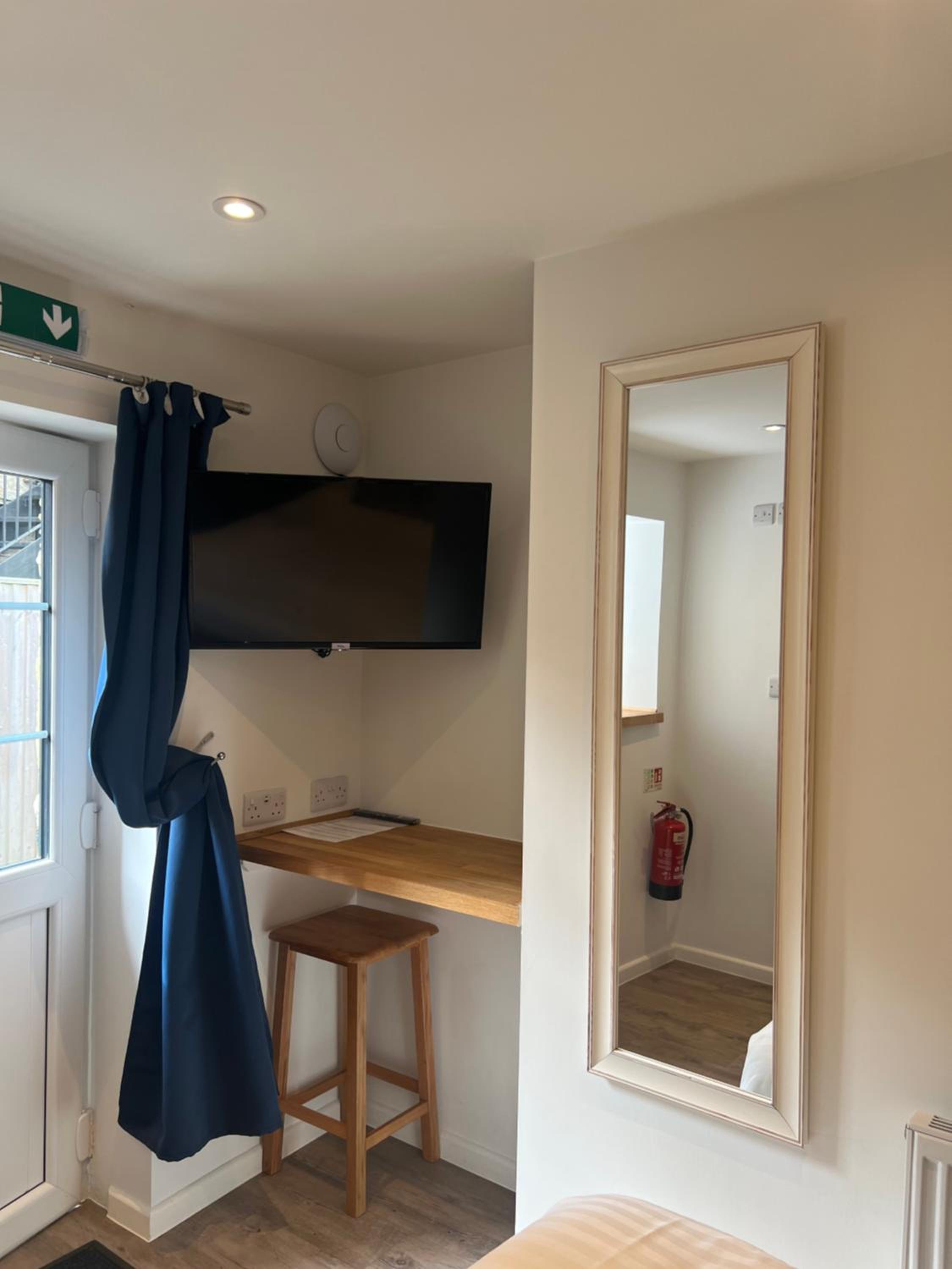 Priory Tearooms Burford with Rooms