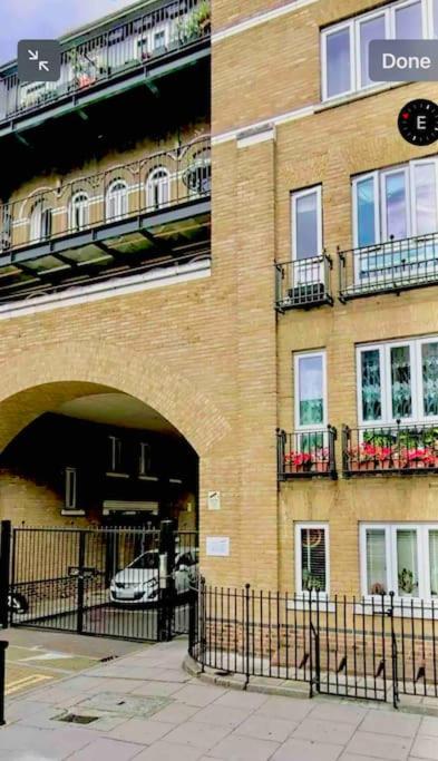 A beautiful stylish 2 Bedroom Apartment -City of London