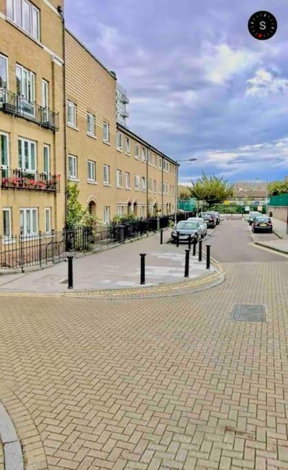 A beautiful stylish 2 Bedroom Apartment -City of London