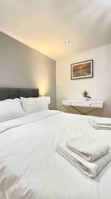 A beautiful stylish 2 Bedroom Apartment -City of London