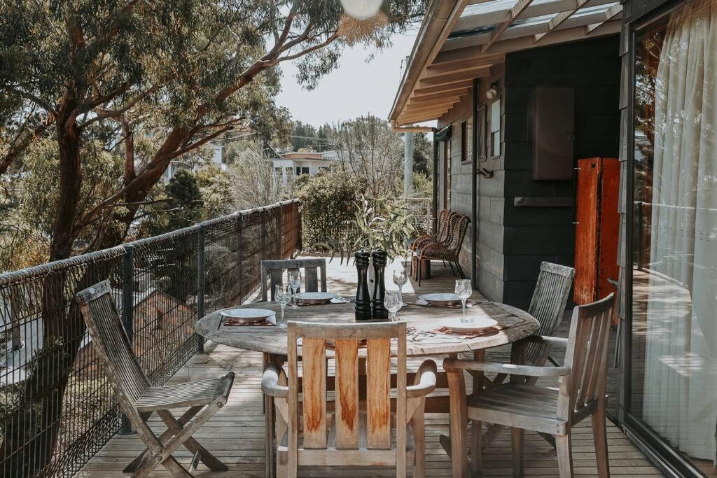 Oyster Bay Shack - Water Views Private Retro Shack