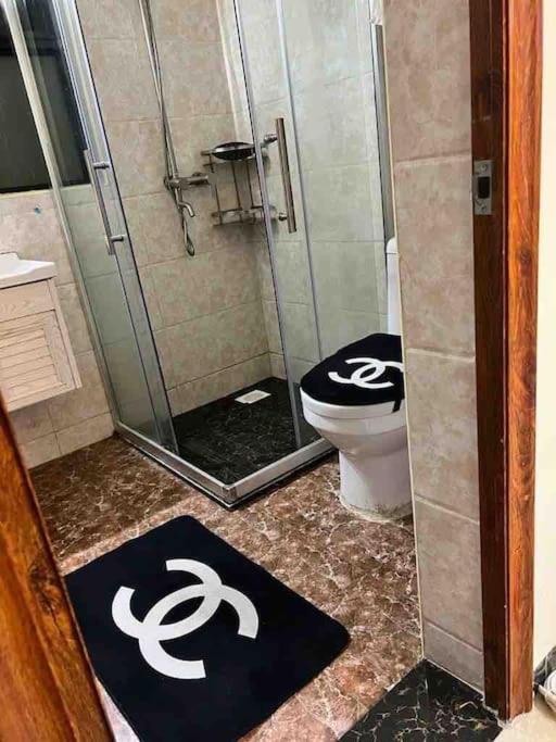 Denis Garden,2Br, gym,WiFi,netflix,free parking view 2