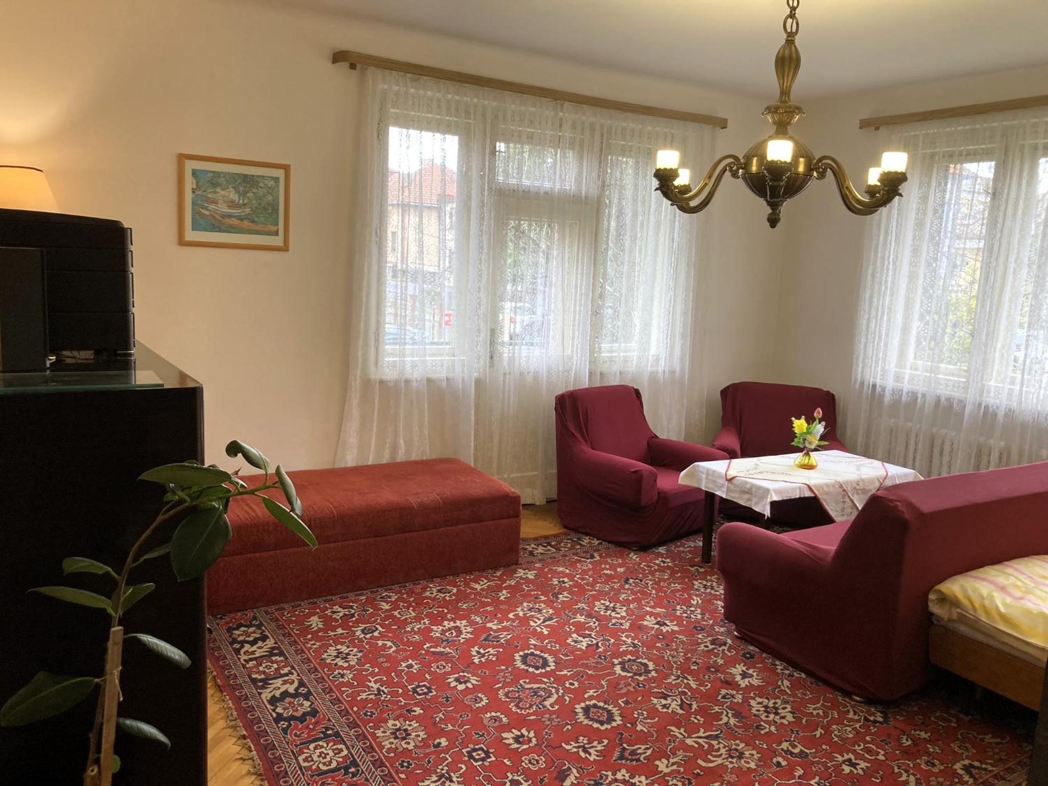 Spacious apartment - free parking!