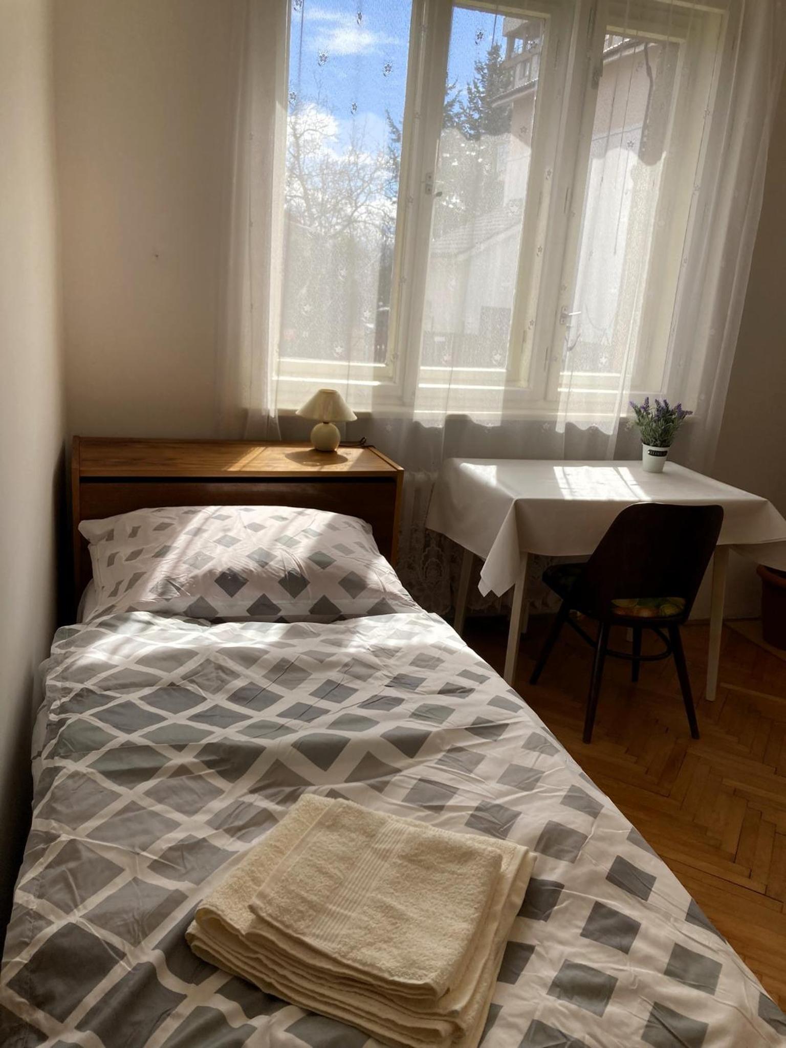 Spacious apartment - free parking!