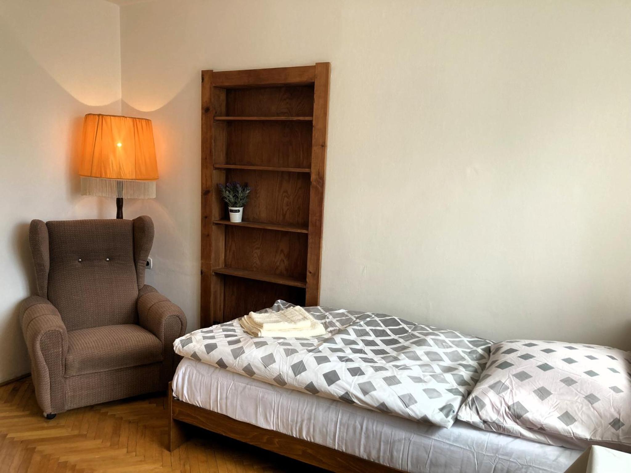 Spacious apartment - free parking!