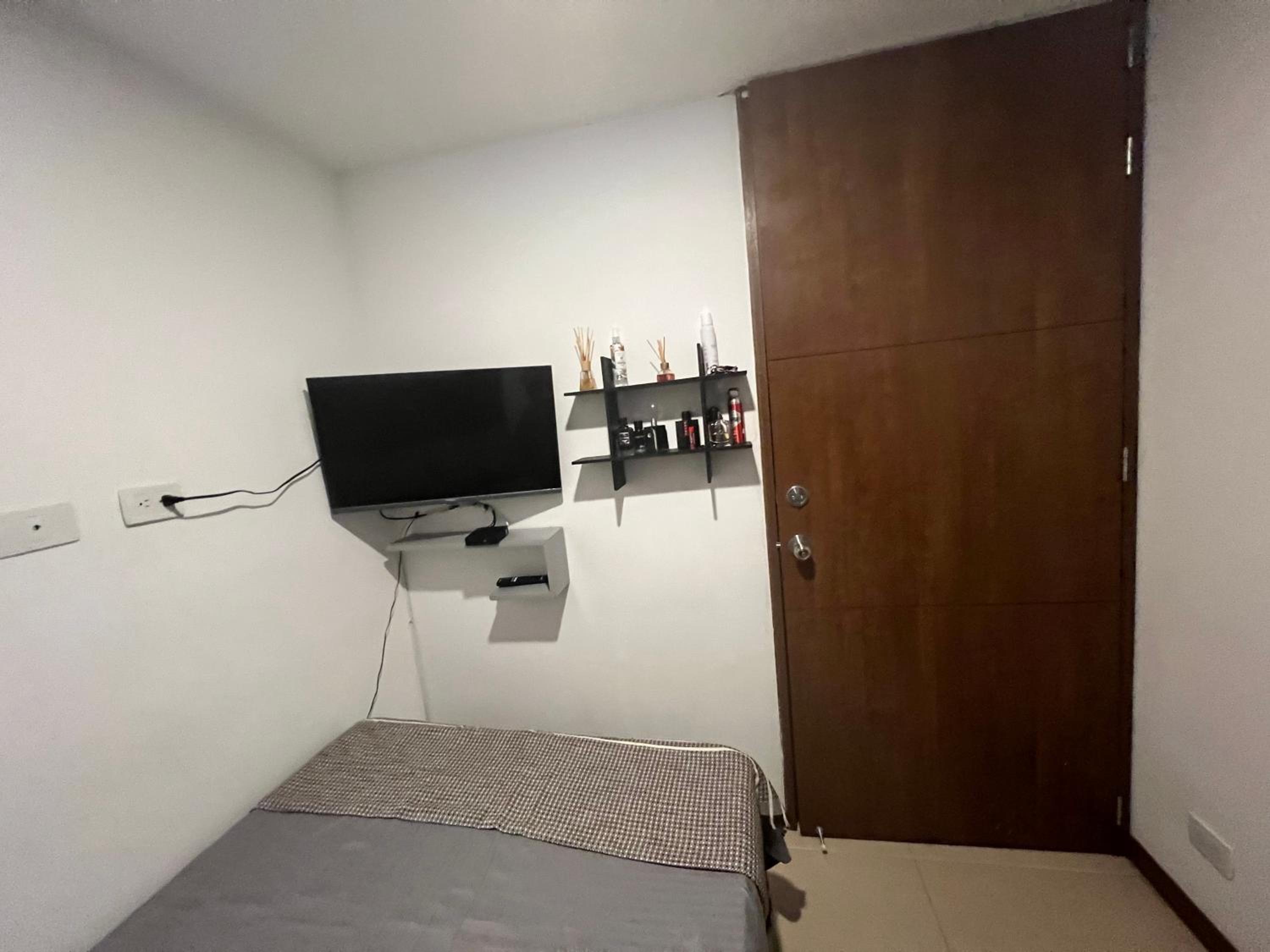 Cossy Room poblado