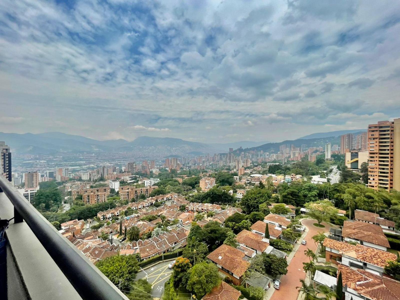 Cossy Room poblado