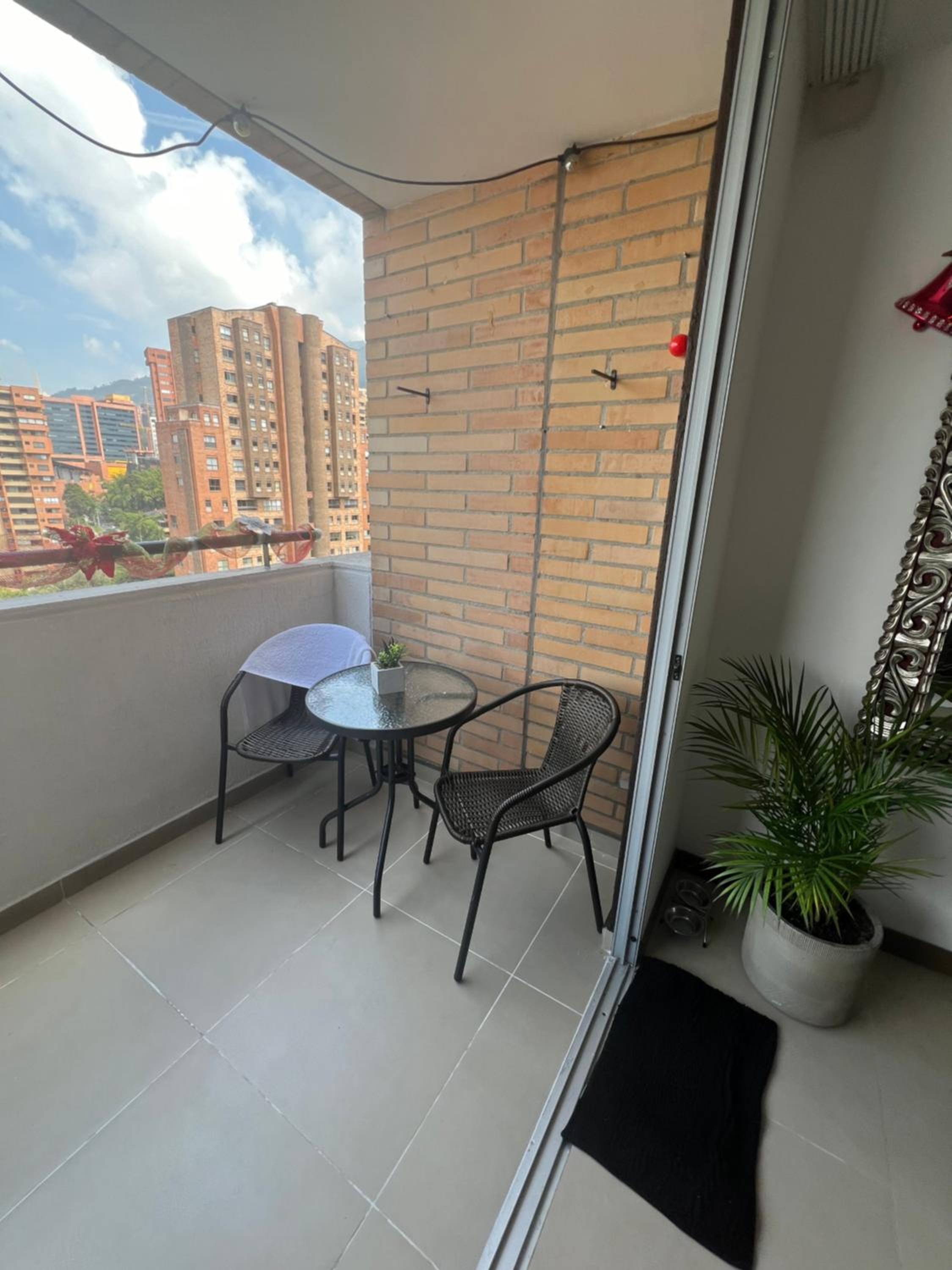 Cossy Room poblado