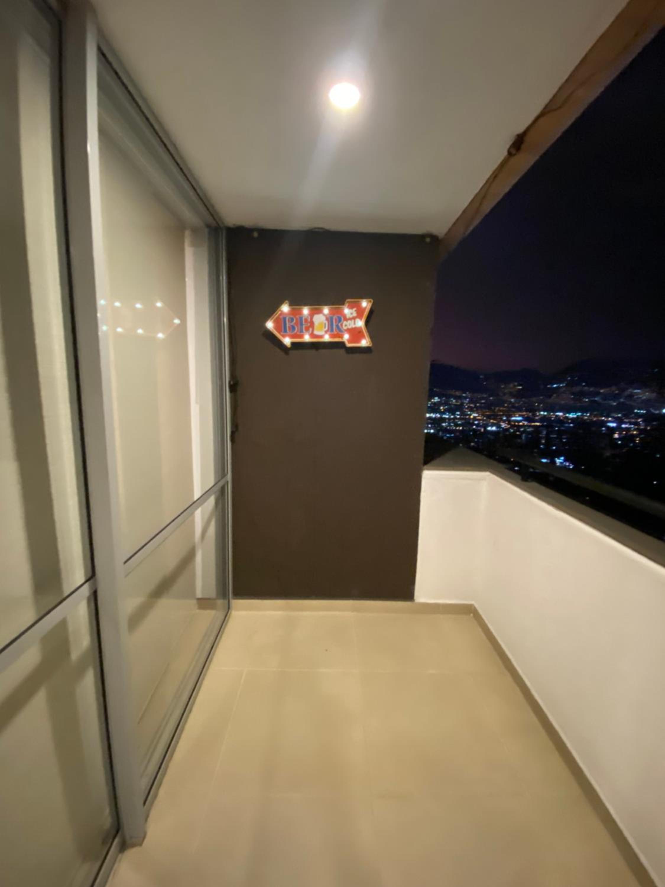 Cossy Room poblado