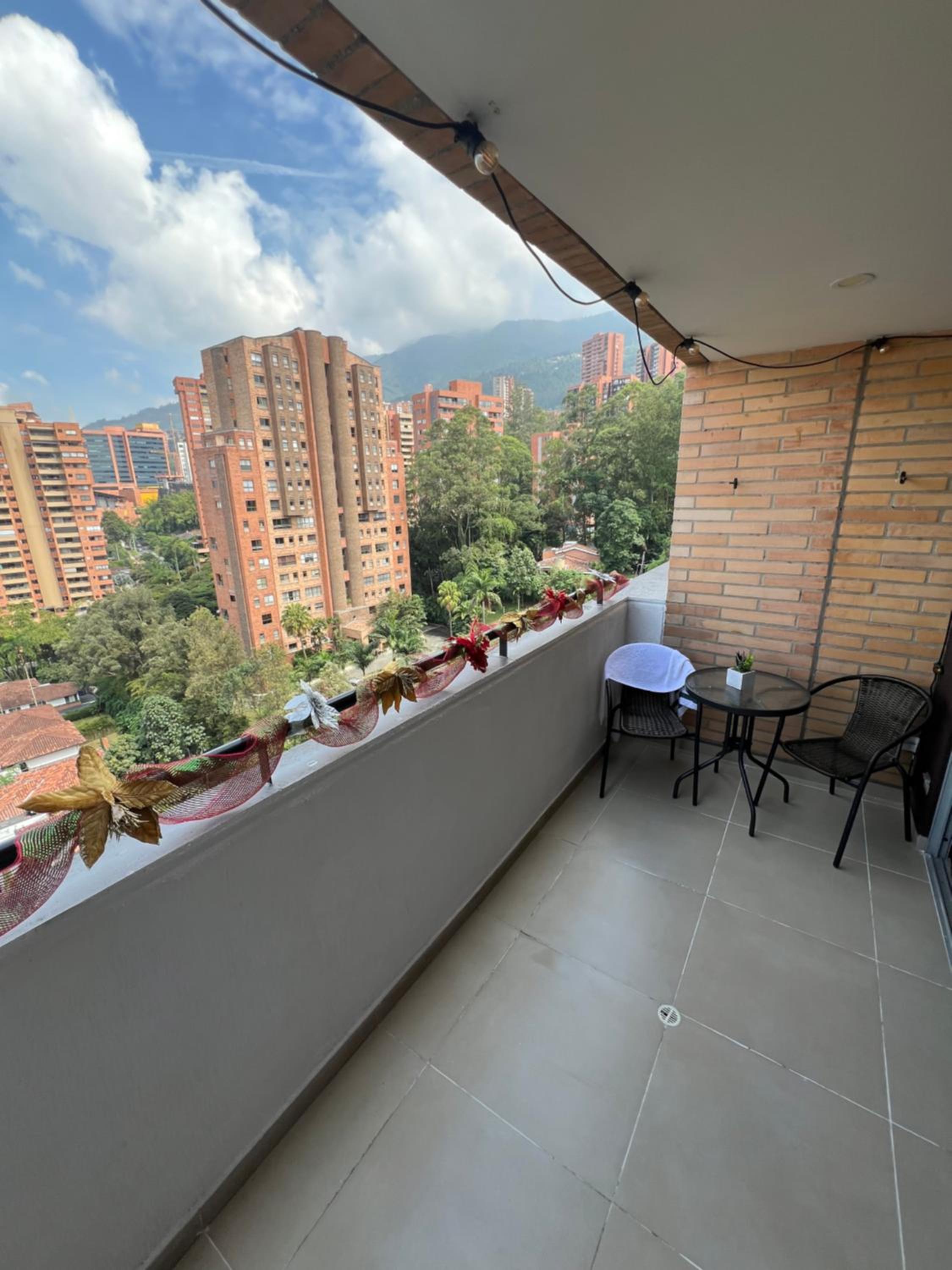 Cossy Room poblado