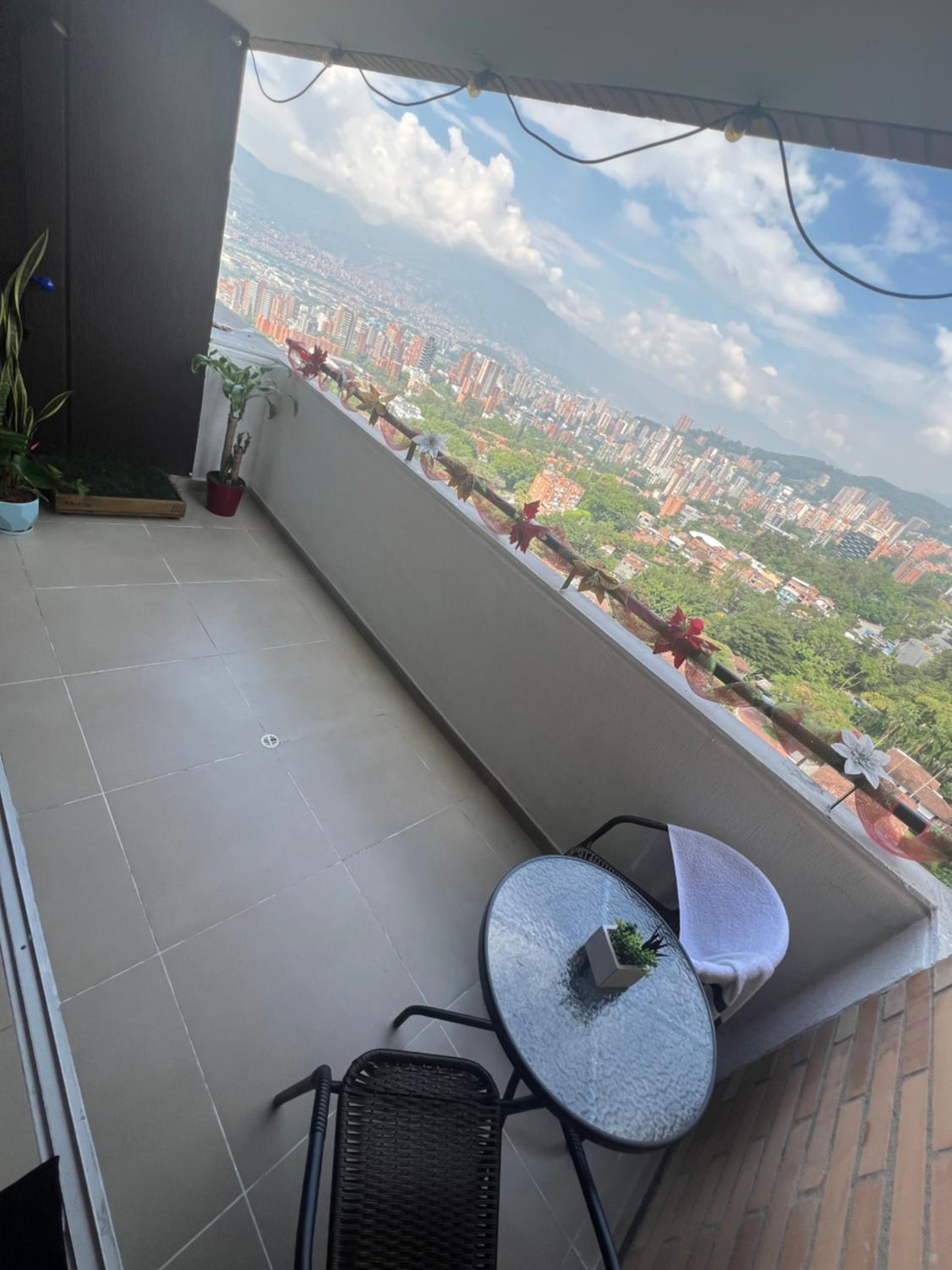 Cossy Room poblado