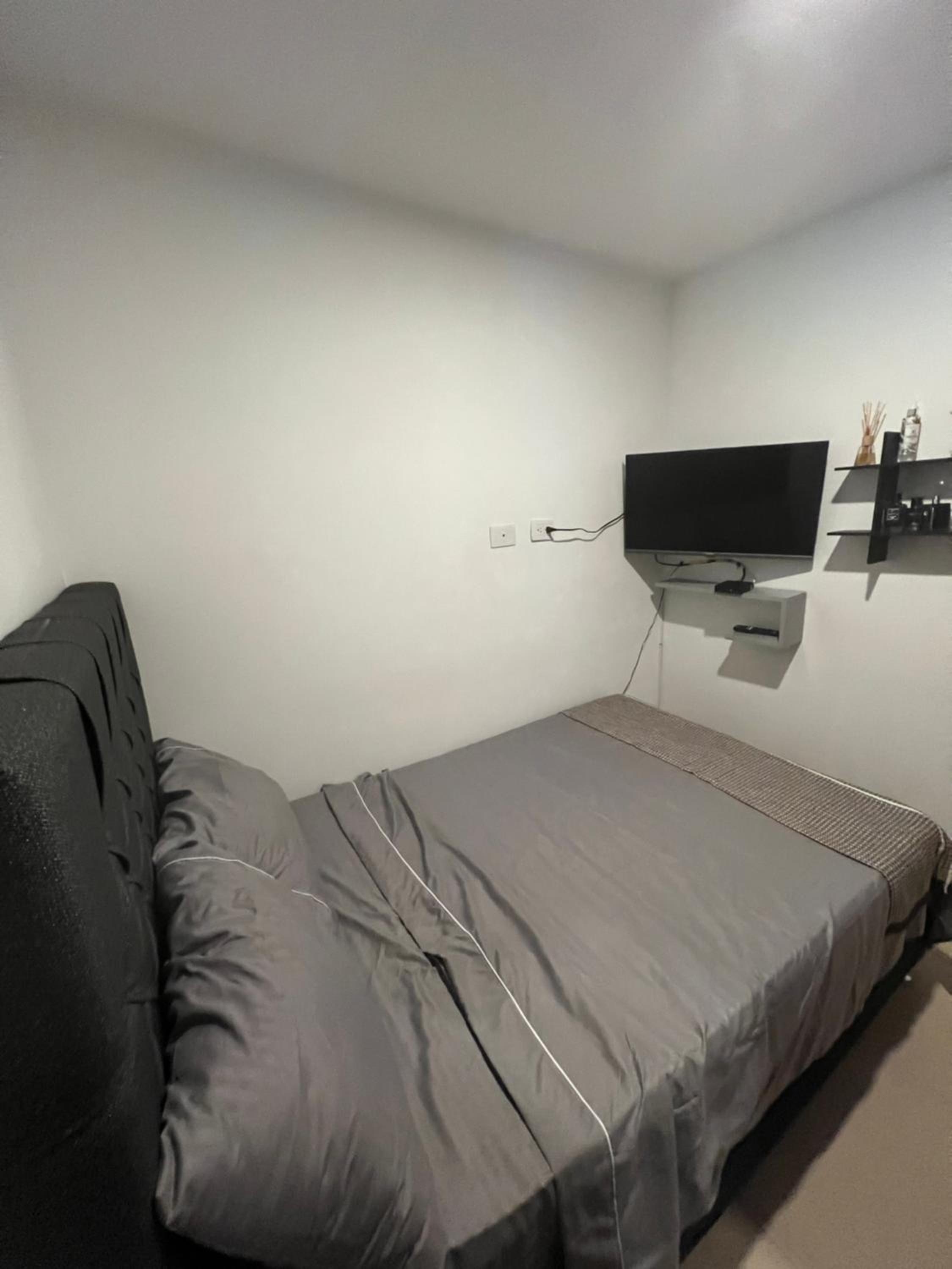 Cossy Room poblado