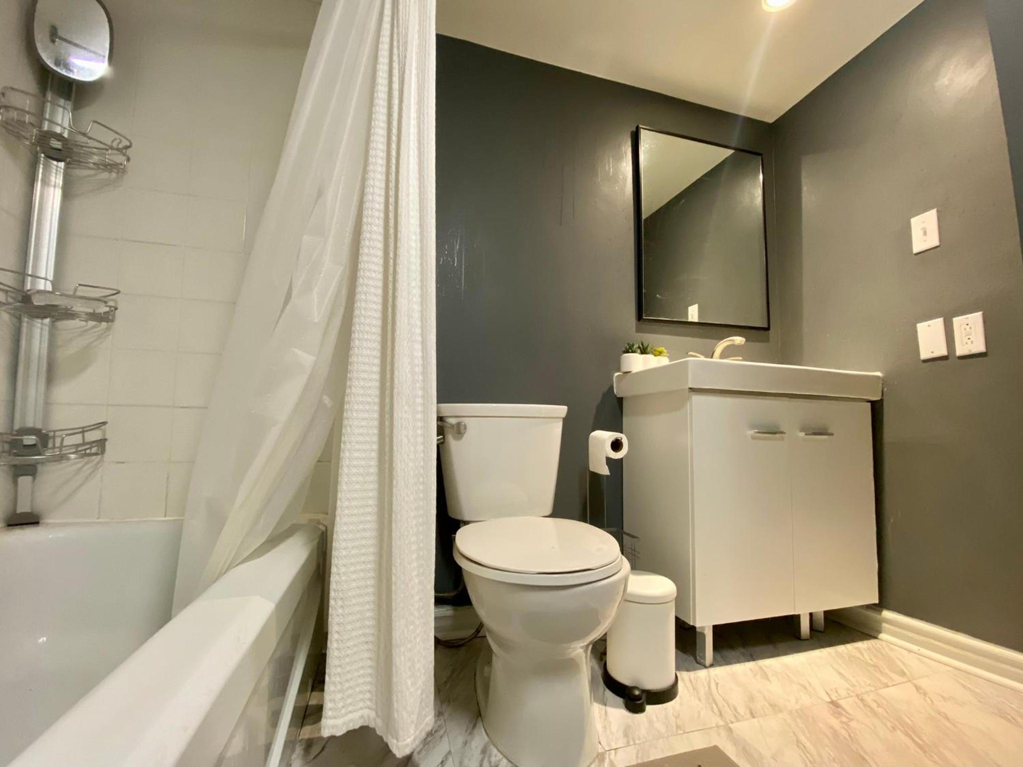 Lovely 2-Bedroom Apt at the Heart of Le-Plateau