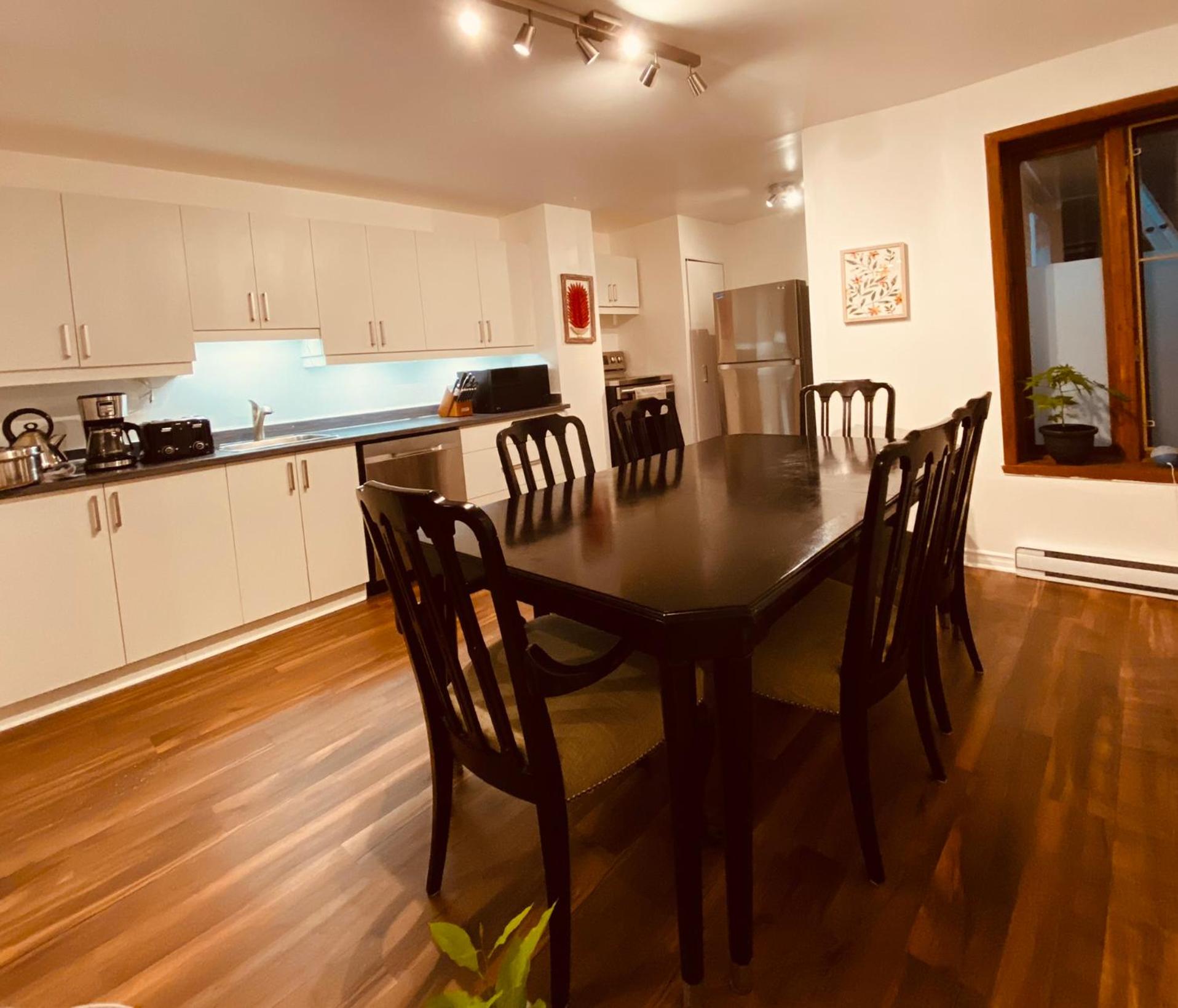 Lovely 2-Bedroom Apt at the Heart of Le-Plateau