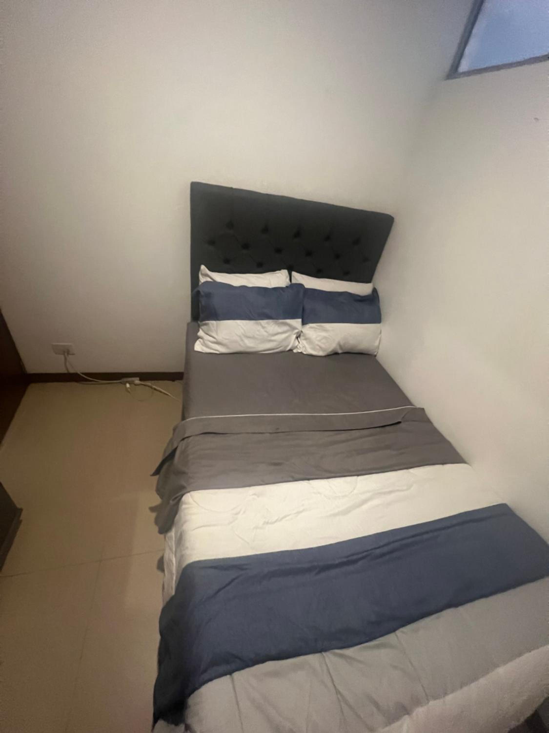 Cossy Room poblado