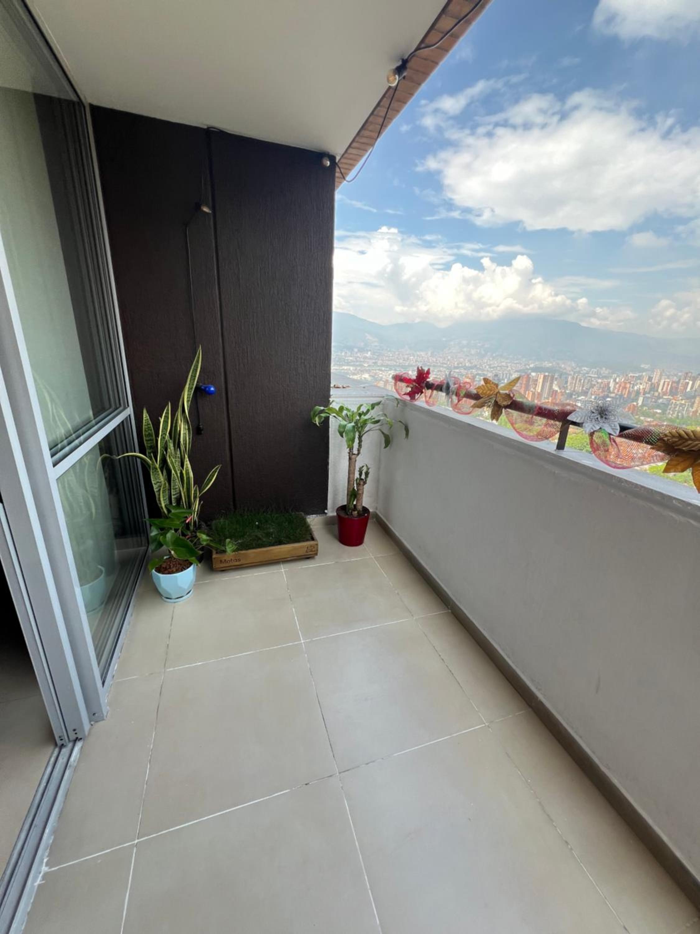 Cossy Room poblado