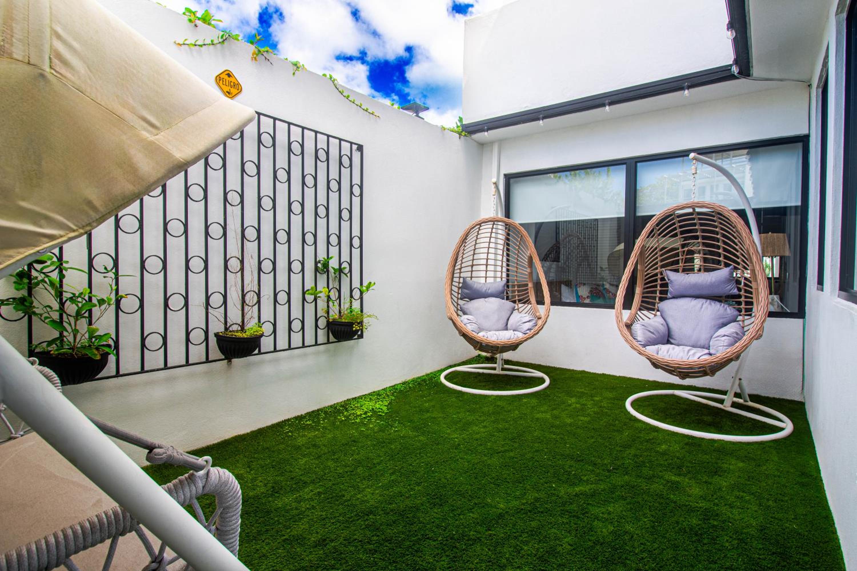 Villa Azure Ocean Park's Seaside Luxe Retreat