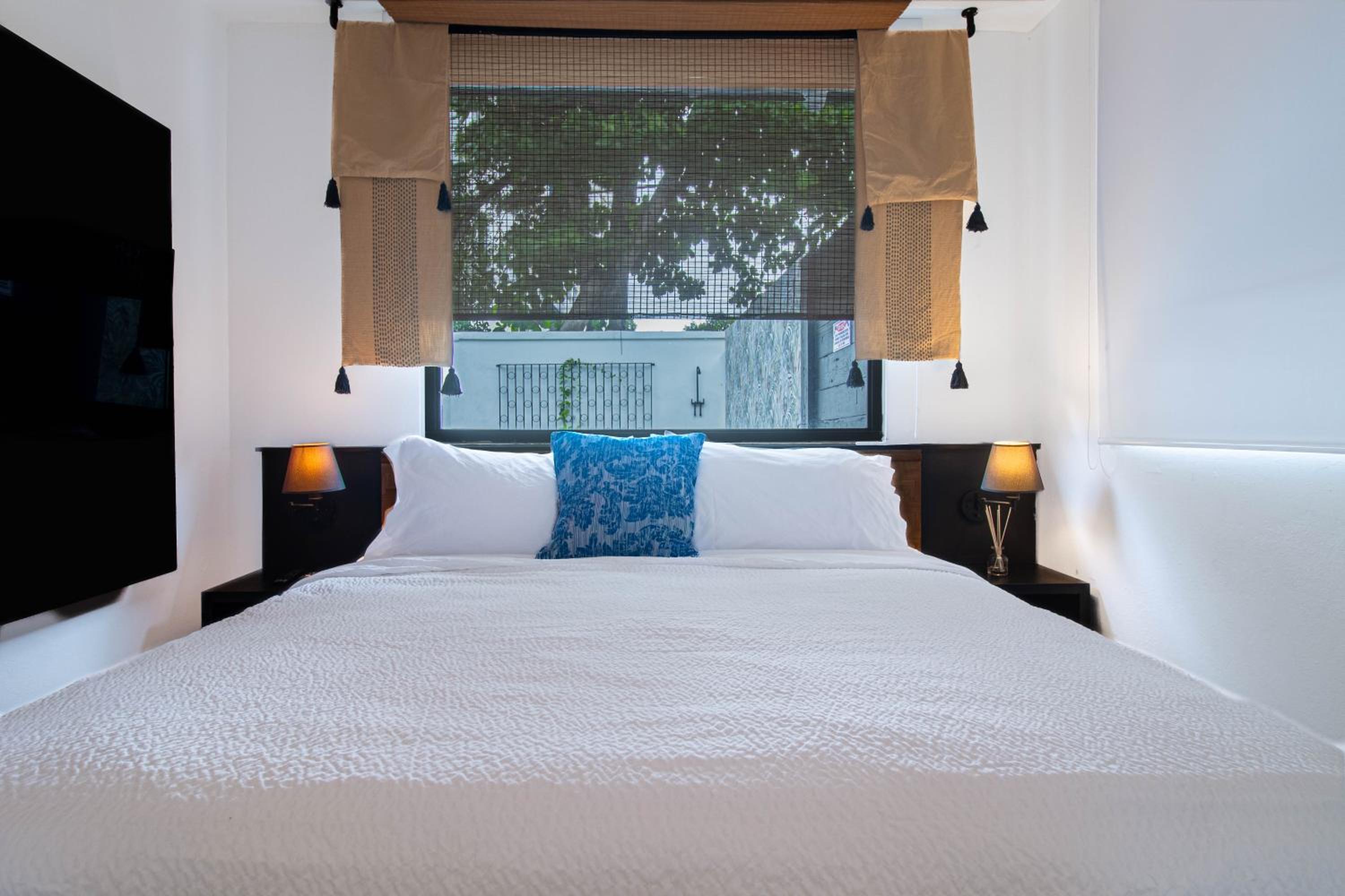 Villa Azure Ocean Park's Seaside Luxe Retreat
