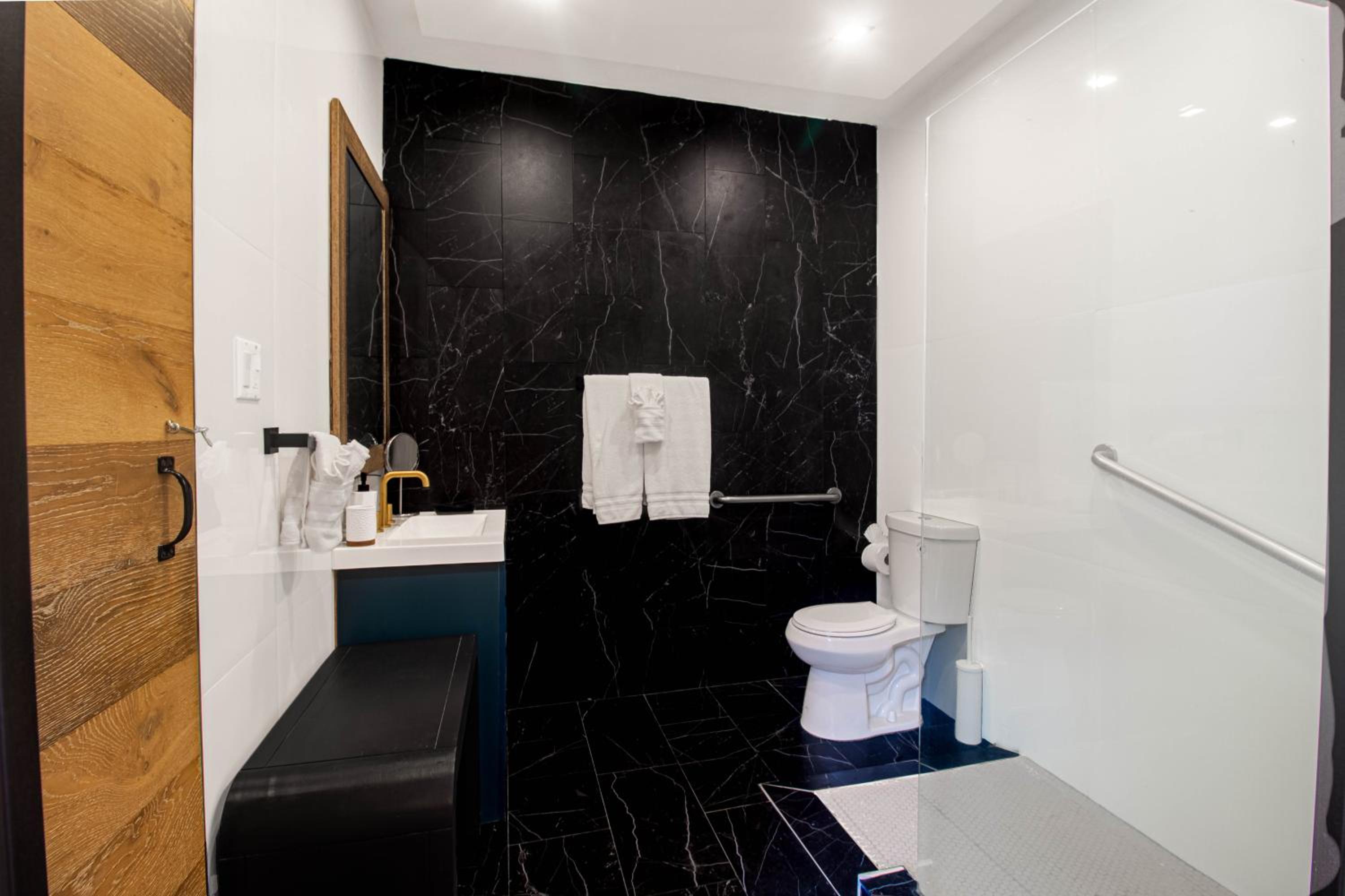 Villa Azure Ocean Park's Seaside Luxe Retreat