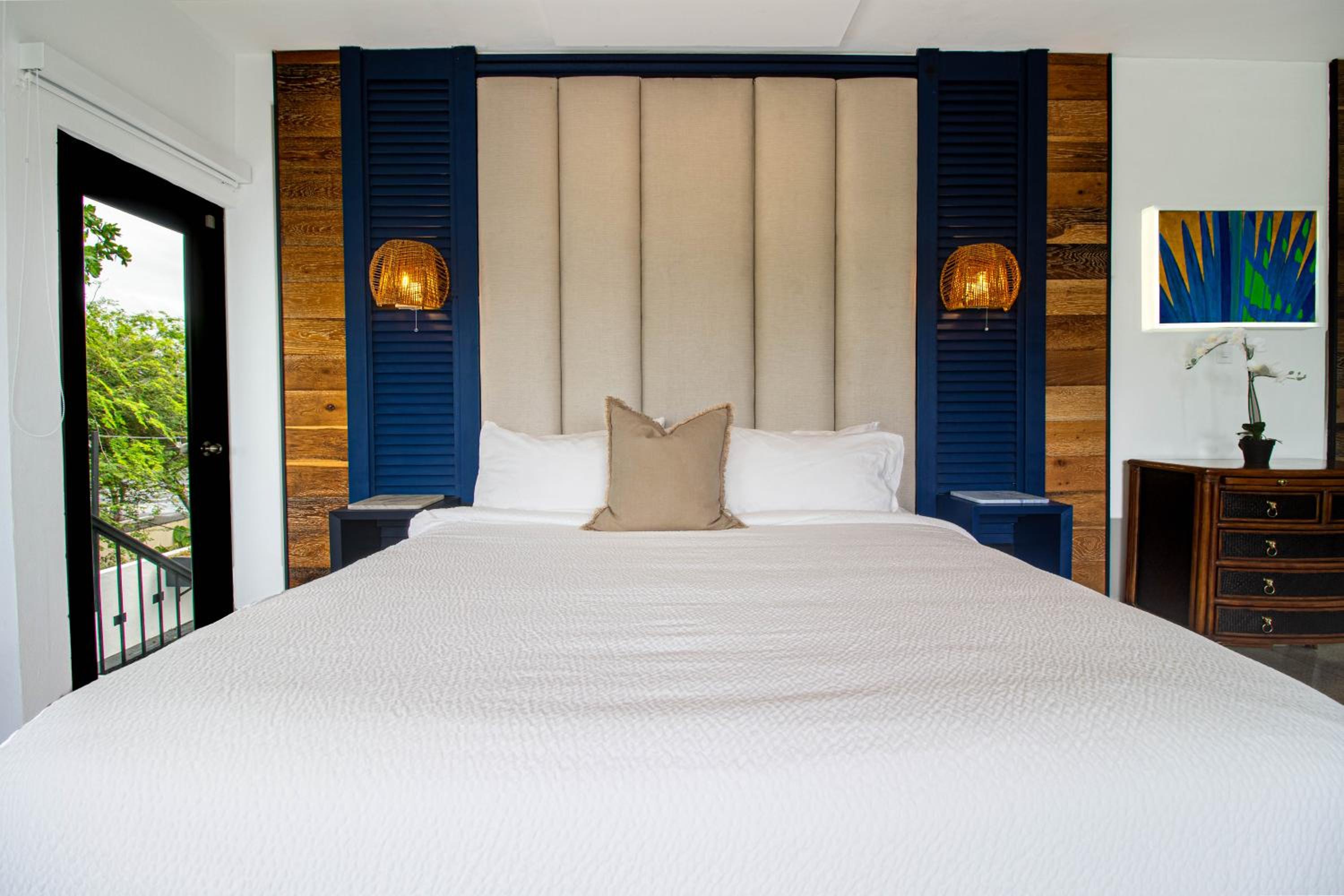 Villa Azure Ocean Park's Seaside Luxe Retreat